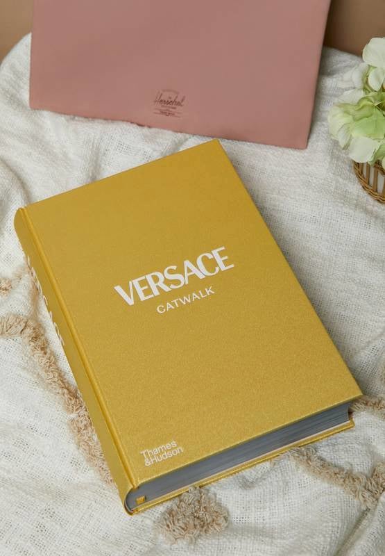 Livro Versace Catwalk Thames & Hudson - Modern Mood