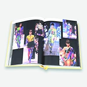 Livro Versace Catwalk Thames & Hudson - Modern Mood