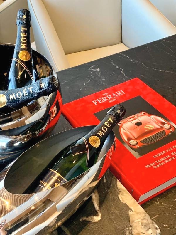 Livro The Ferrari Book Teneues - Modern Mood