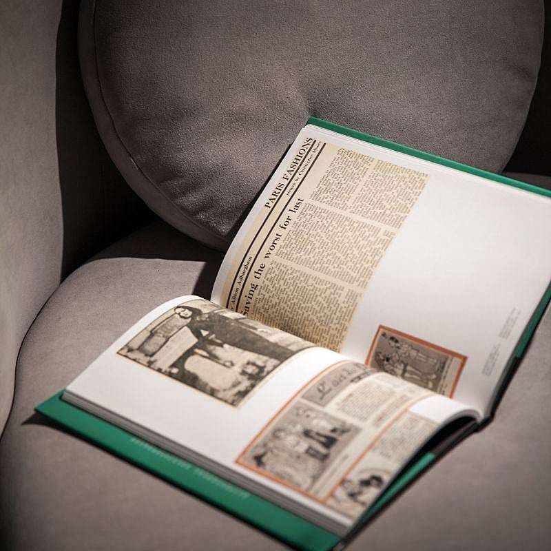 Livro Yves Saint Laurent The Scandal Collection, 1971 Abrams Books - Modern Mood