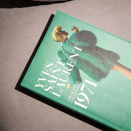 Livro Yves Saint Laurent The Scandal Collection, 1971 Abrams Books