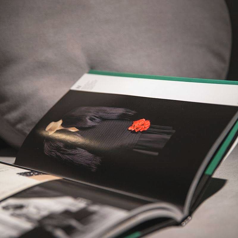 Livro Yves Saint Laurent The Scandal Collection, 1971 Abrams Books - Modern Mood