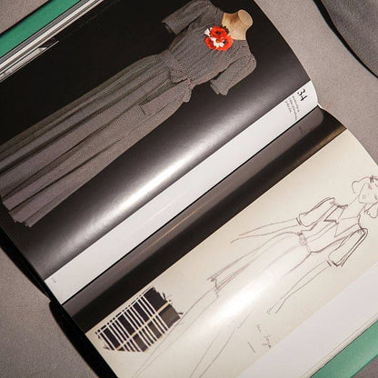Livro Yves Saint Laurent The Scandal Collection, 1971 Abrams Books