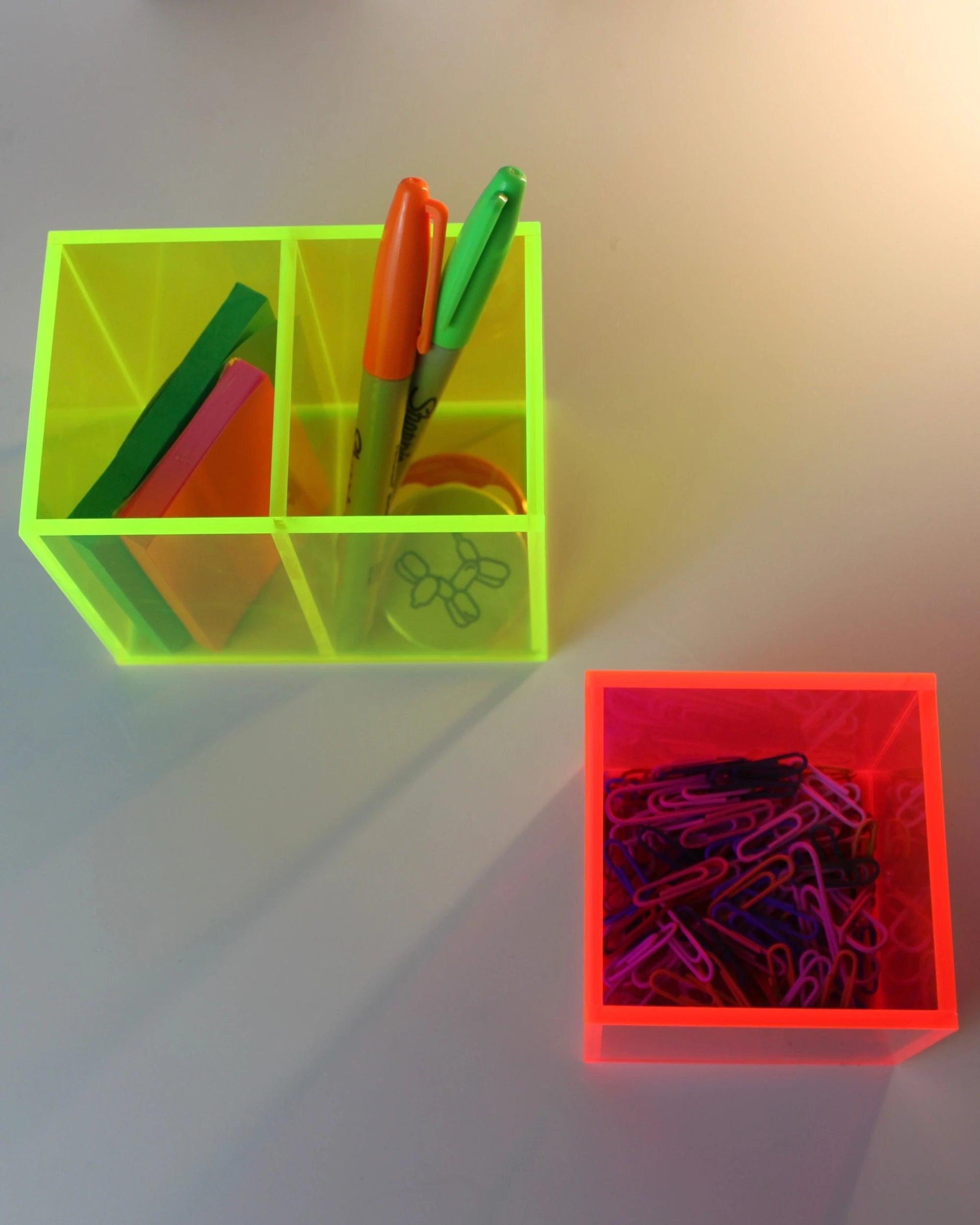 Desk Box - Porta Caneta Duplo de Acrílico Neon [WEBP]