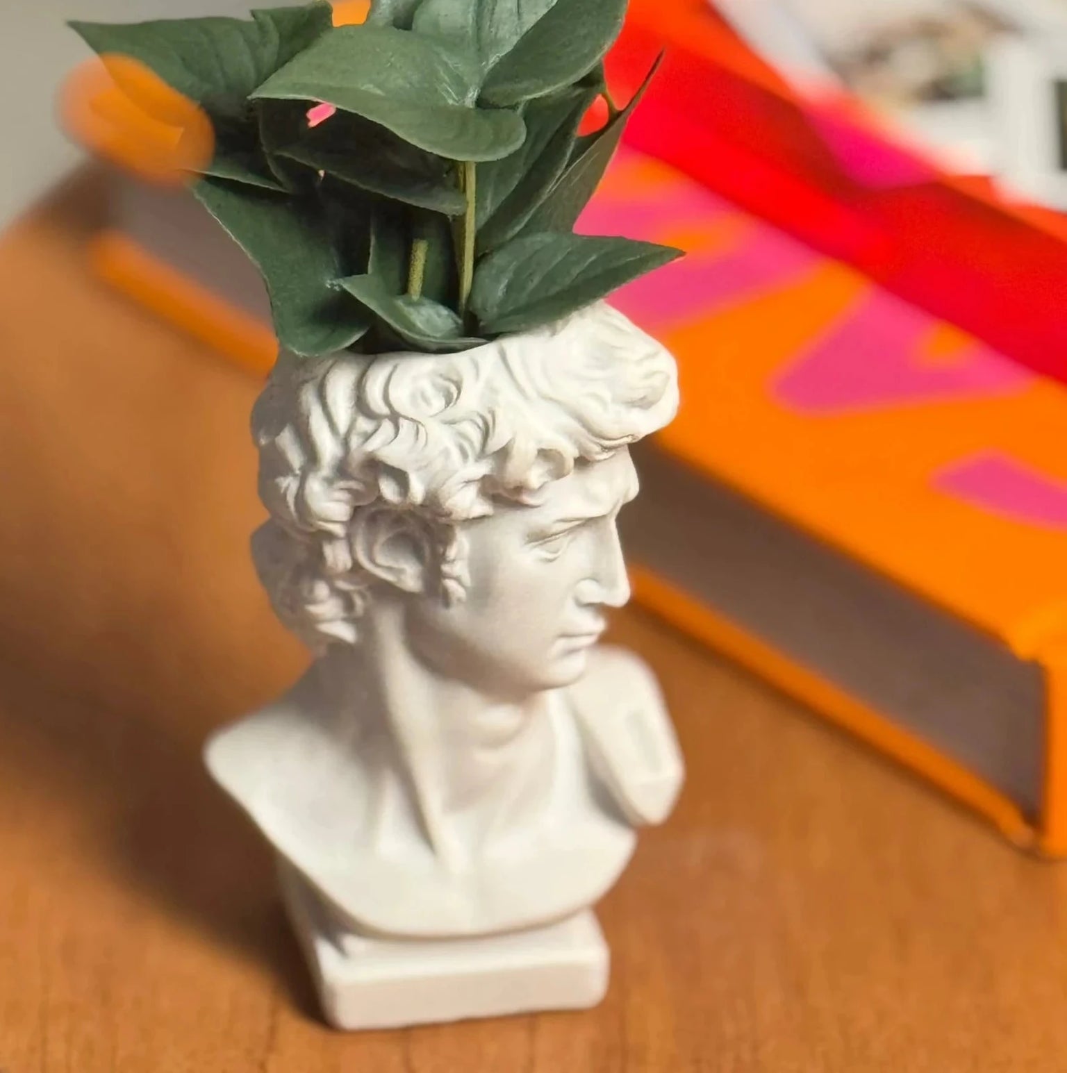Vaso David decorativo em resina off-white, estilo escultural, para plantas pequenas e arranjos secos [WEBP]
