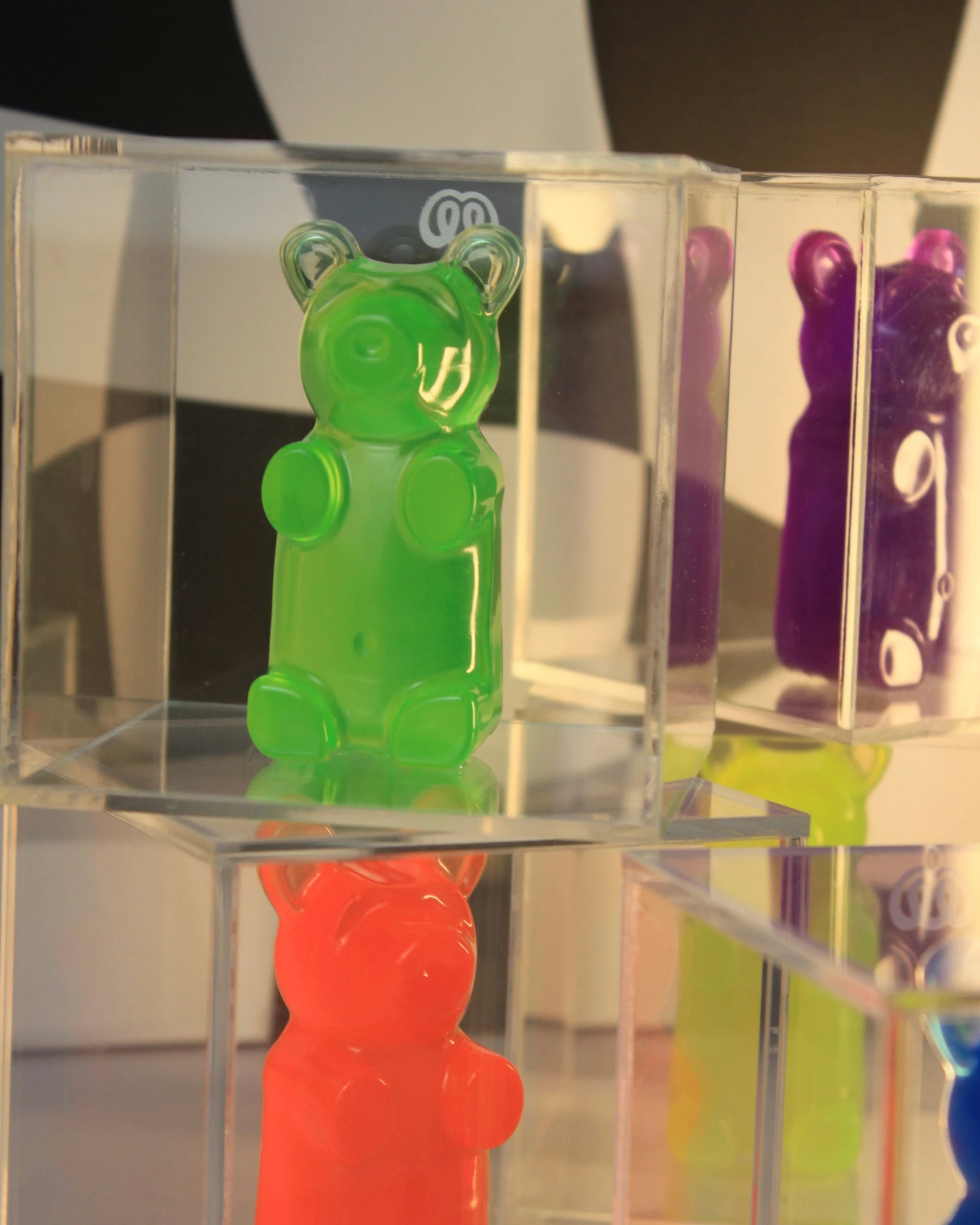 Candy Cube  - Urso na Caixa de Acrílico - Modern Mood [WEBP]