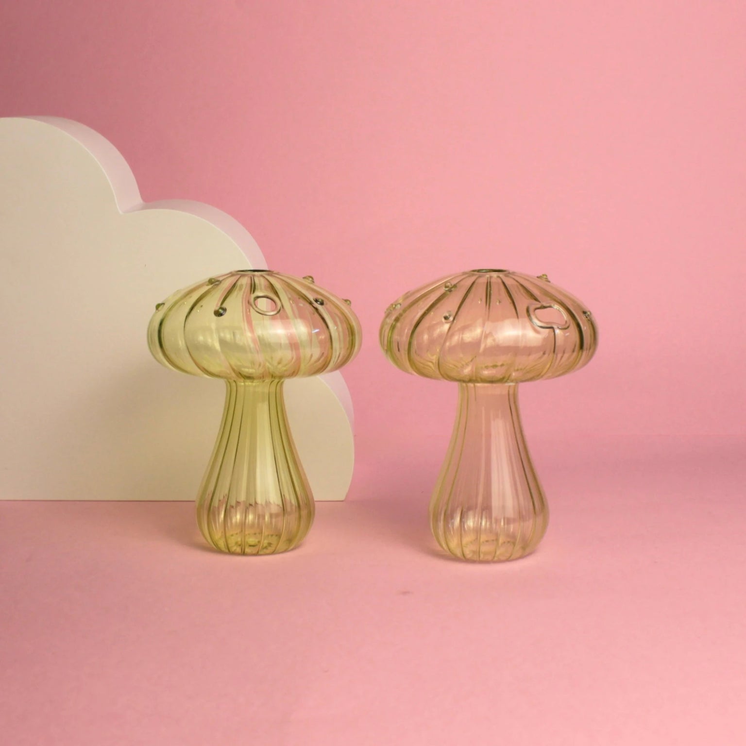 Vaso Cogu de vidro decorativo em formato de cogumelo, cor vermelha, para decoração moderna - Modern Mood [WEBP]