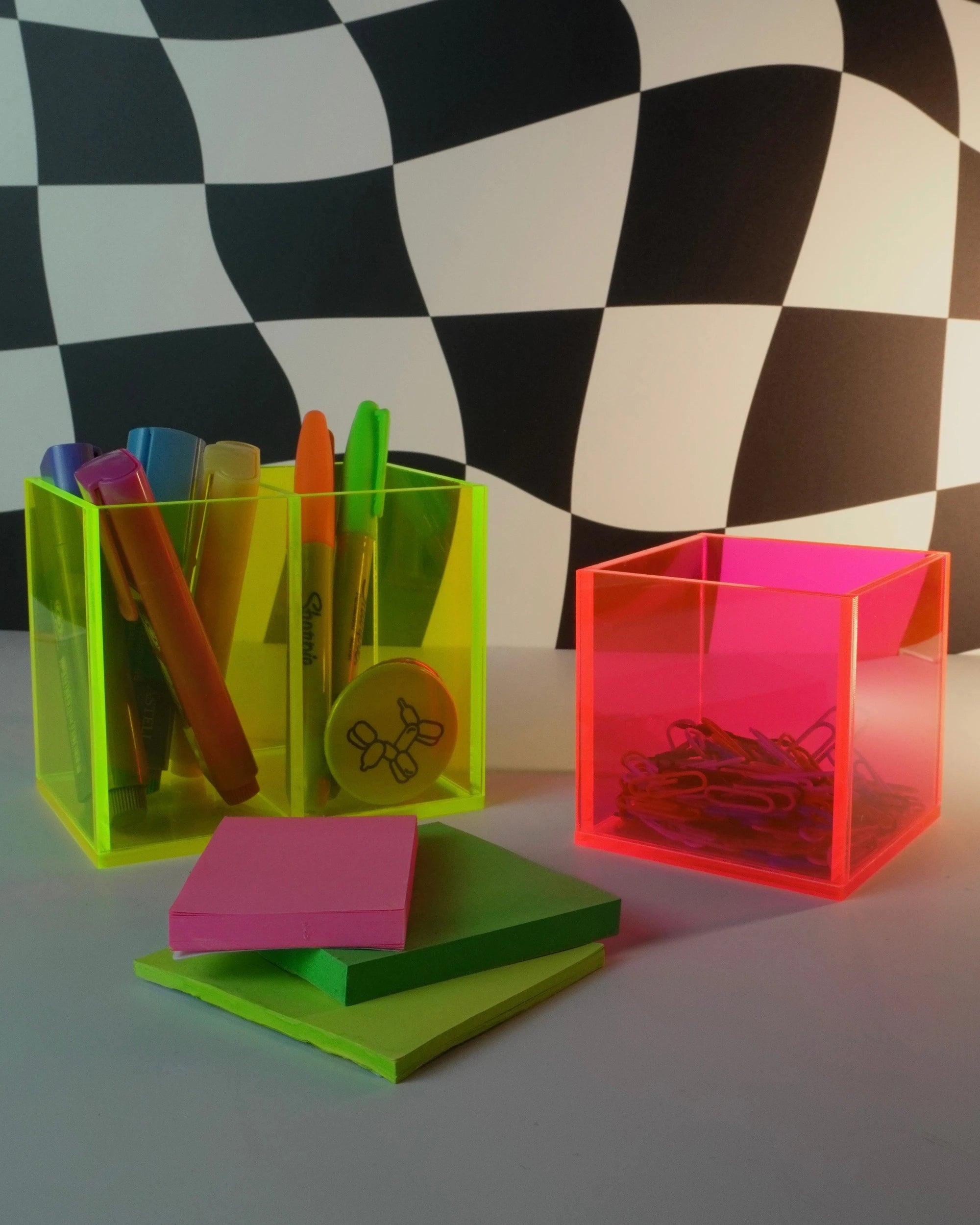 Desk Box - Porta Caneta Duplo de Acrílico Neon [WEBP]