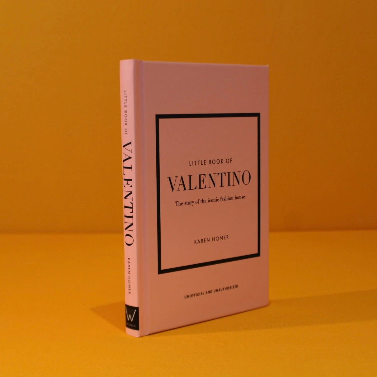 Livro Little Book of Valentino: A História da Maison do Glamour (Capa Dura) - Modern Mood [WEBP]