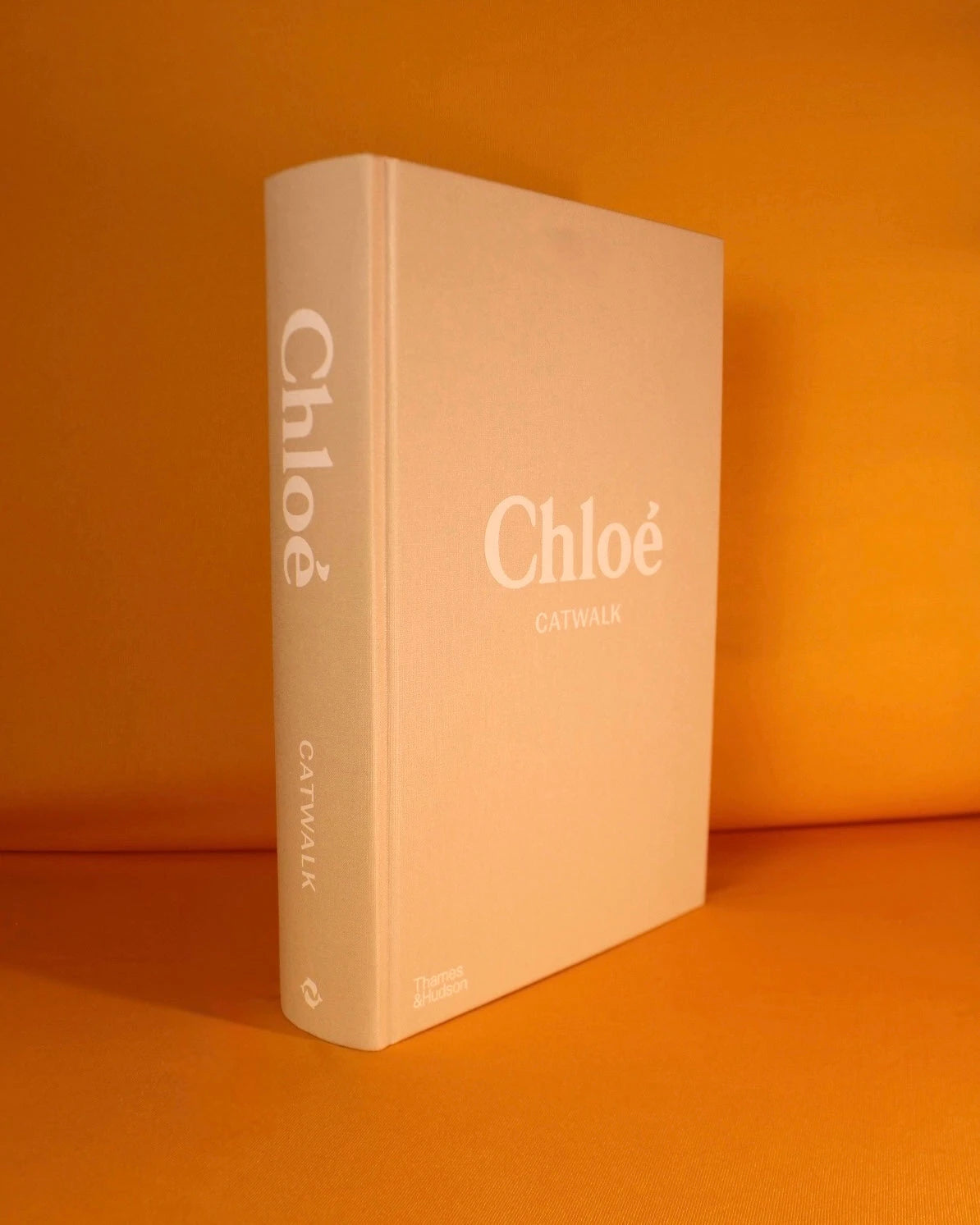 Livro Chloé Catwalk Thames & Hudson - Modern Mood [WEBP]