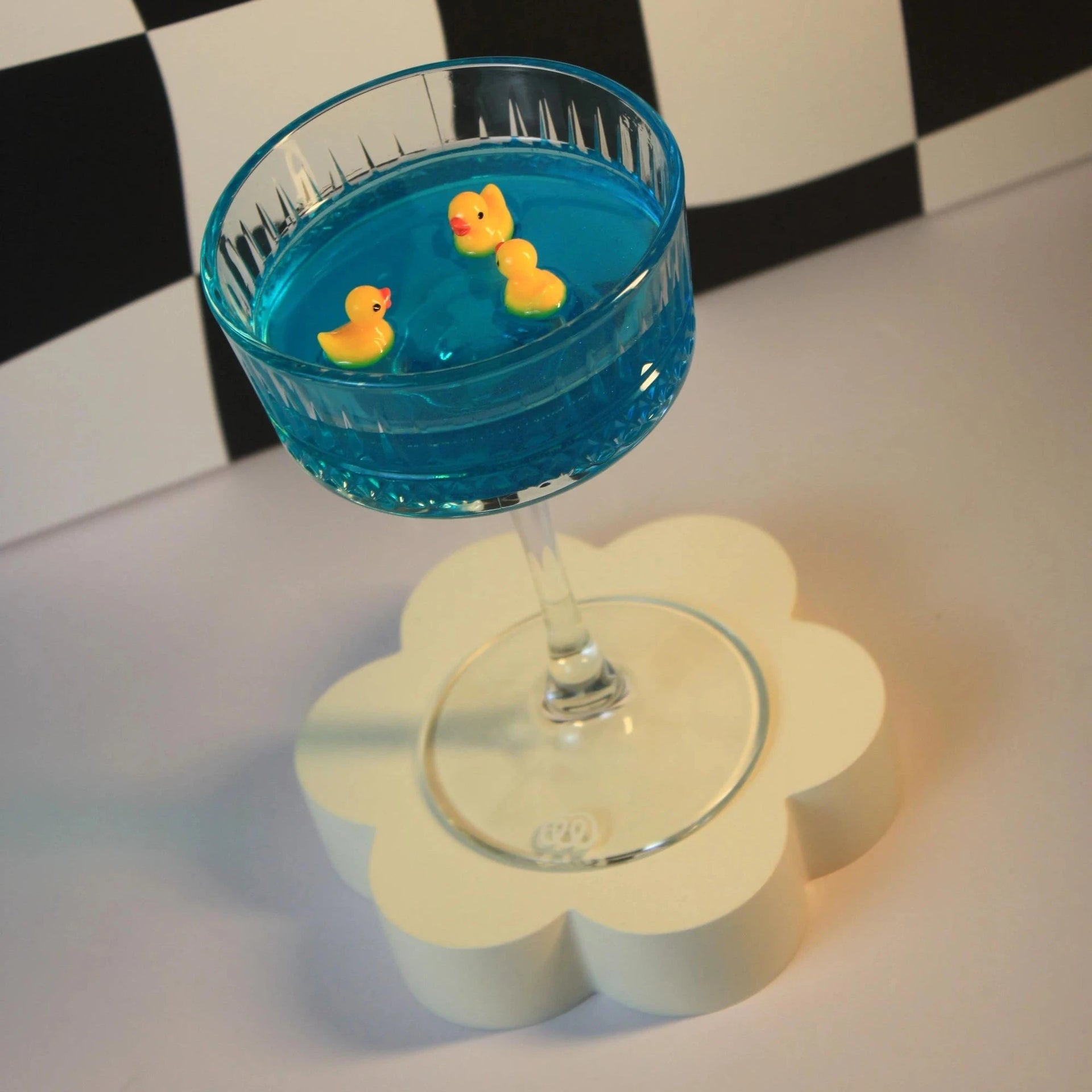 Taça decorativa Duck com design lúdico e patos em destaque para decoração [WEBP]