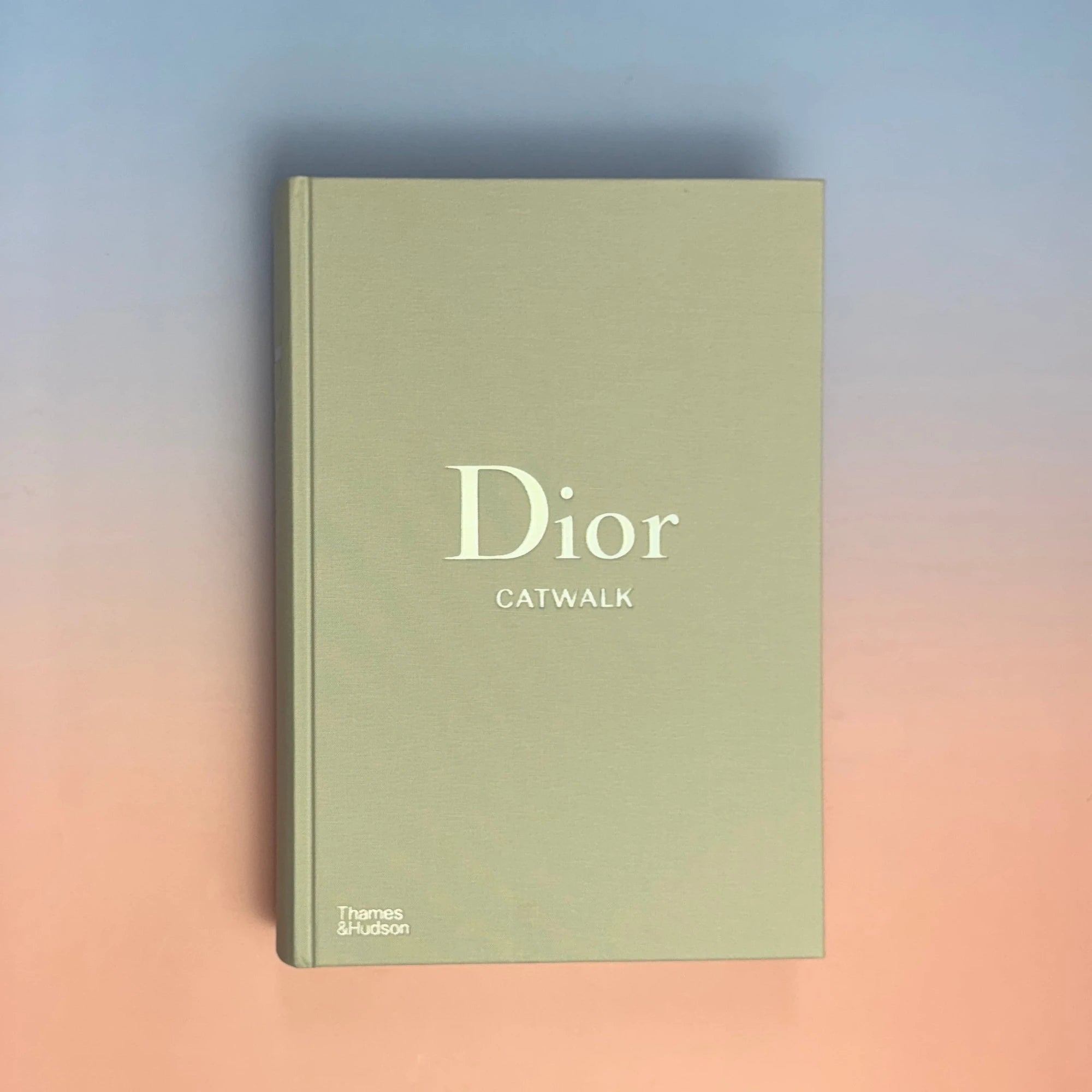 Livro Dior - Catwalk Thames & Hudson - Modern Mood [WEBP]