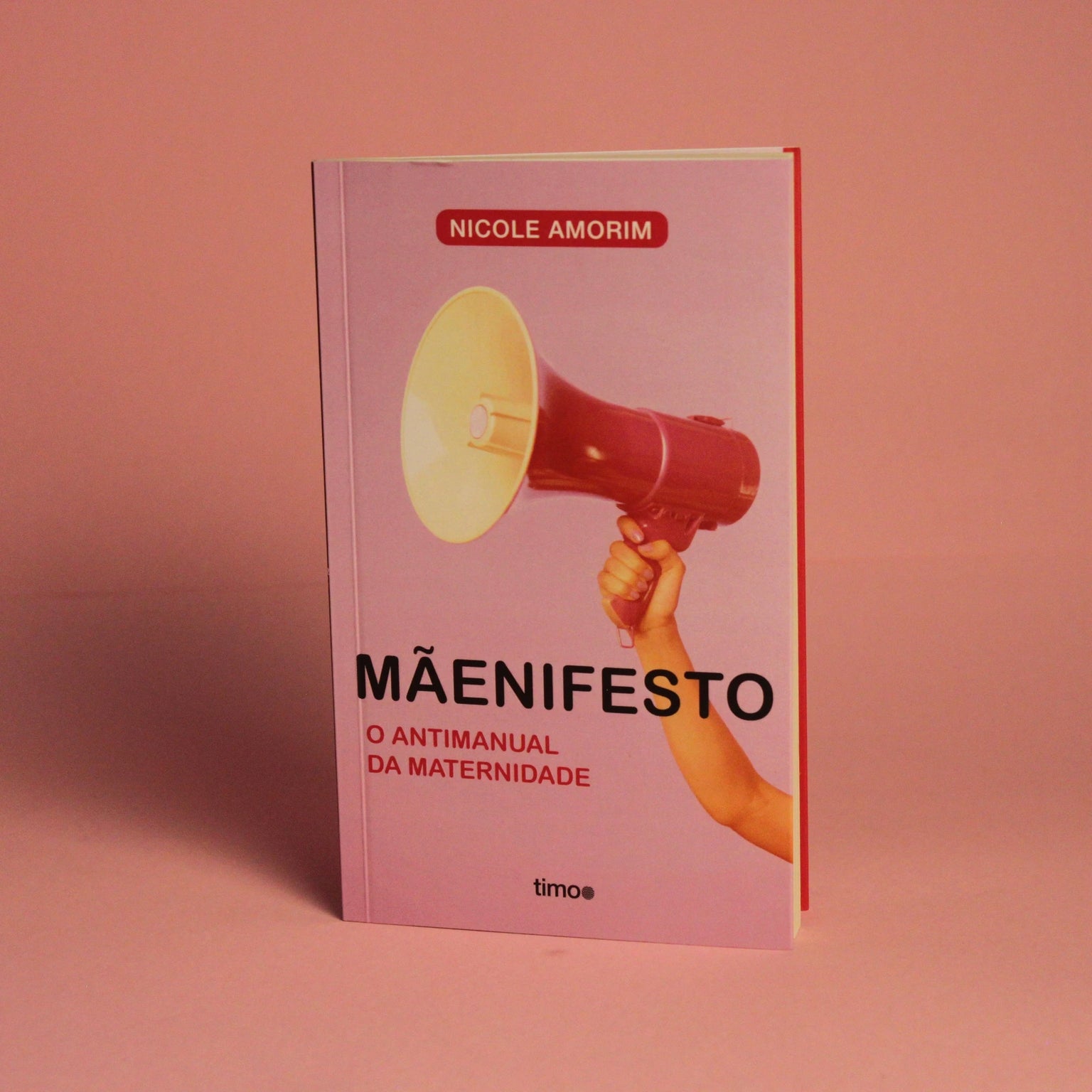 Capa do livro Mãenifesto - O Antimanual da Maternidade à venda na Modern Mood [WEBP]