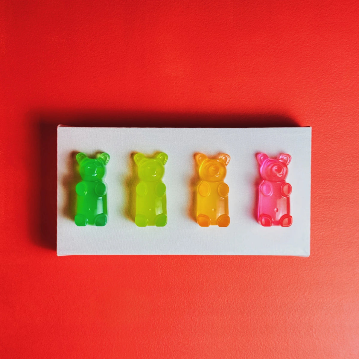 Quadro Gummy Bear 3D com ursos em resina coloridos sobre tela, arte pop autoral para decoração moderna [WEBP]