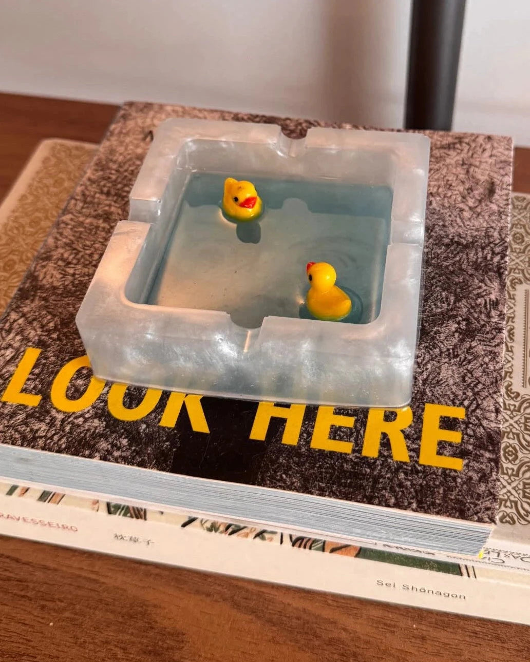 Cinzeiro Duck - Modern Mood [WEBP]
