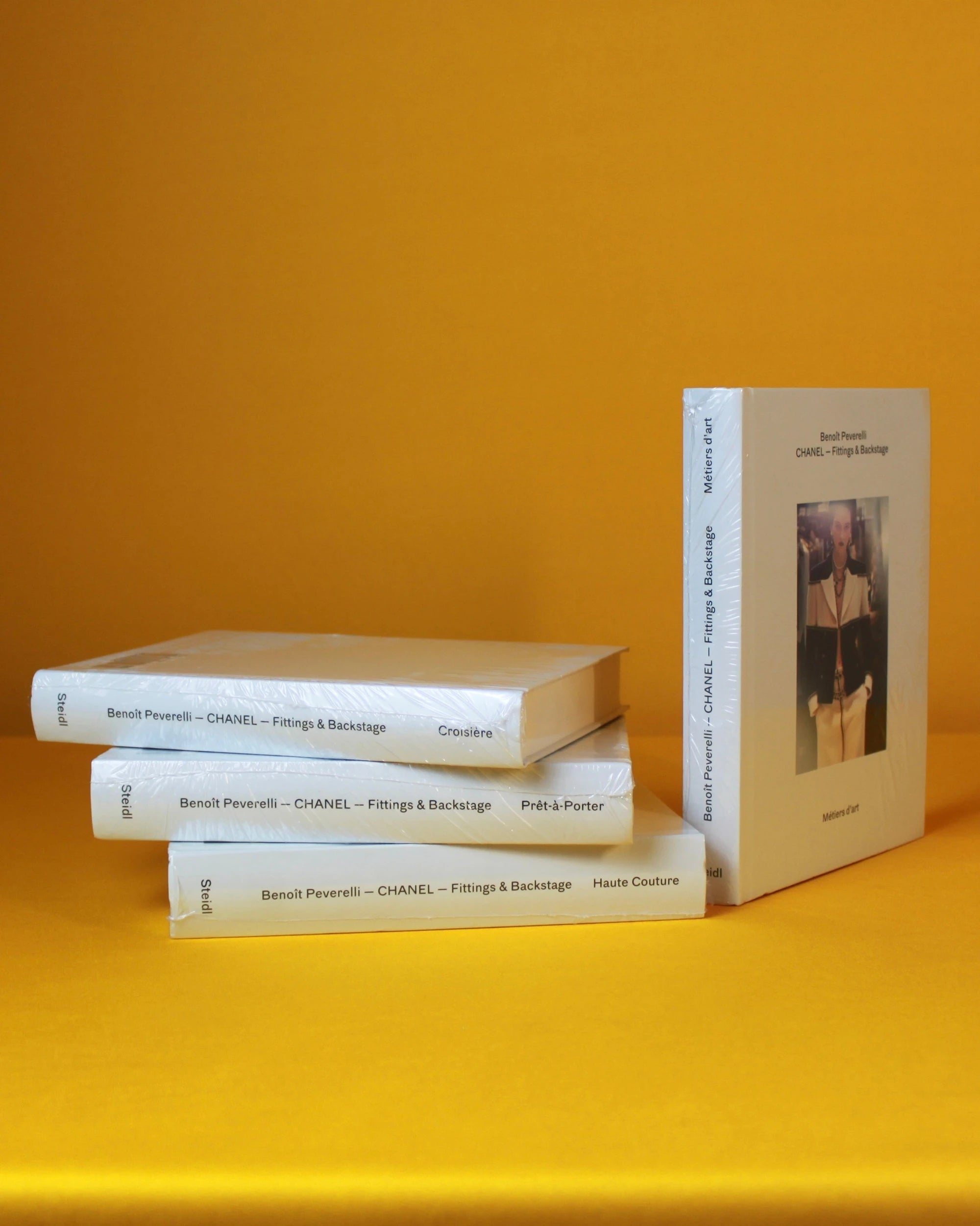 Livro Chanel – Fittings and Backstage – Métiers d’Art - Modern Mood [WEBP]