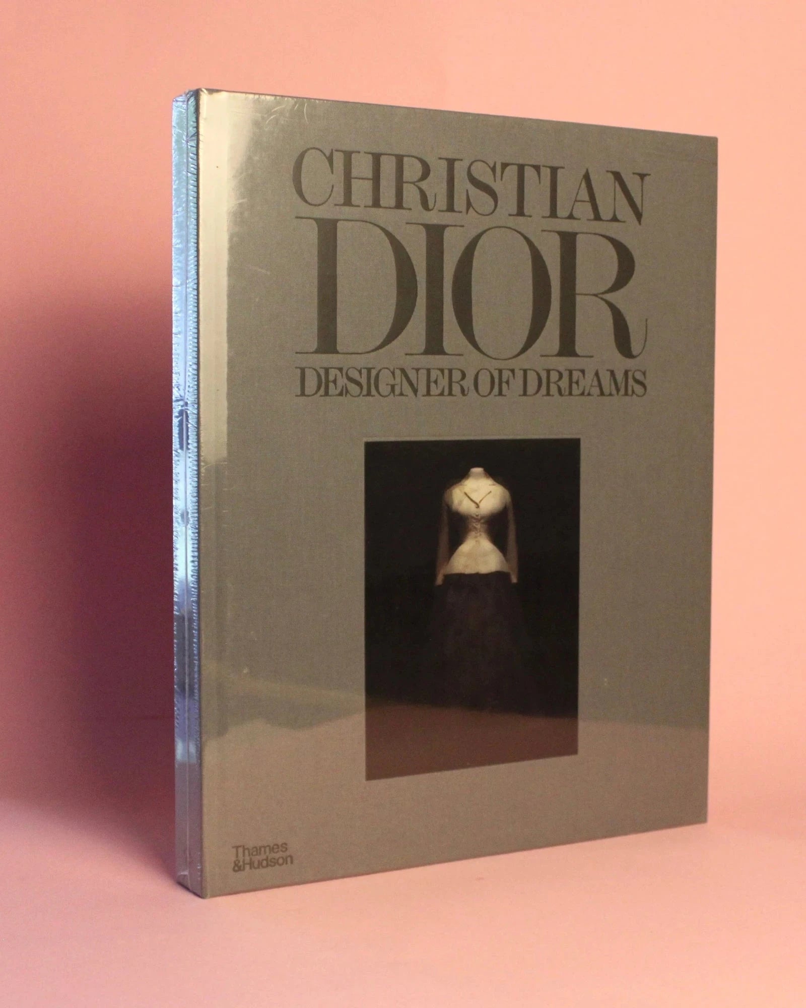 Livro Christian Dior - Designer Of Dreams - Thames & Hudson - Modern Mood [WEBP]