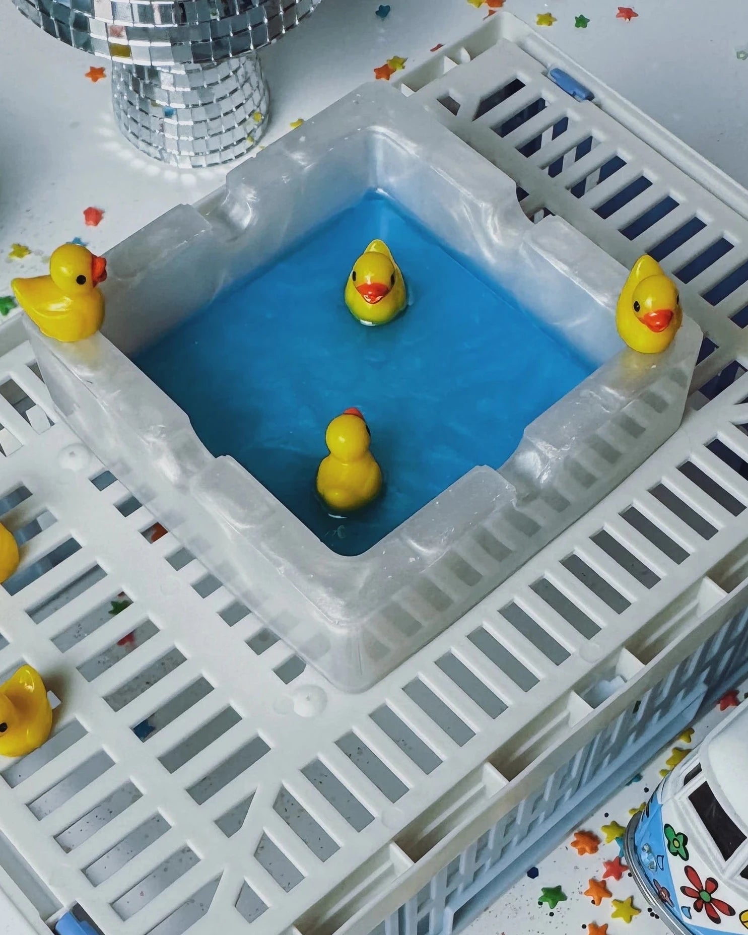 Cinzeiro Duck - Modern Mood [WEBP]
