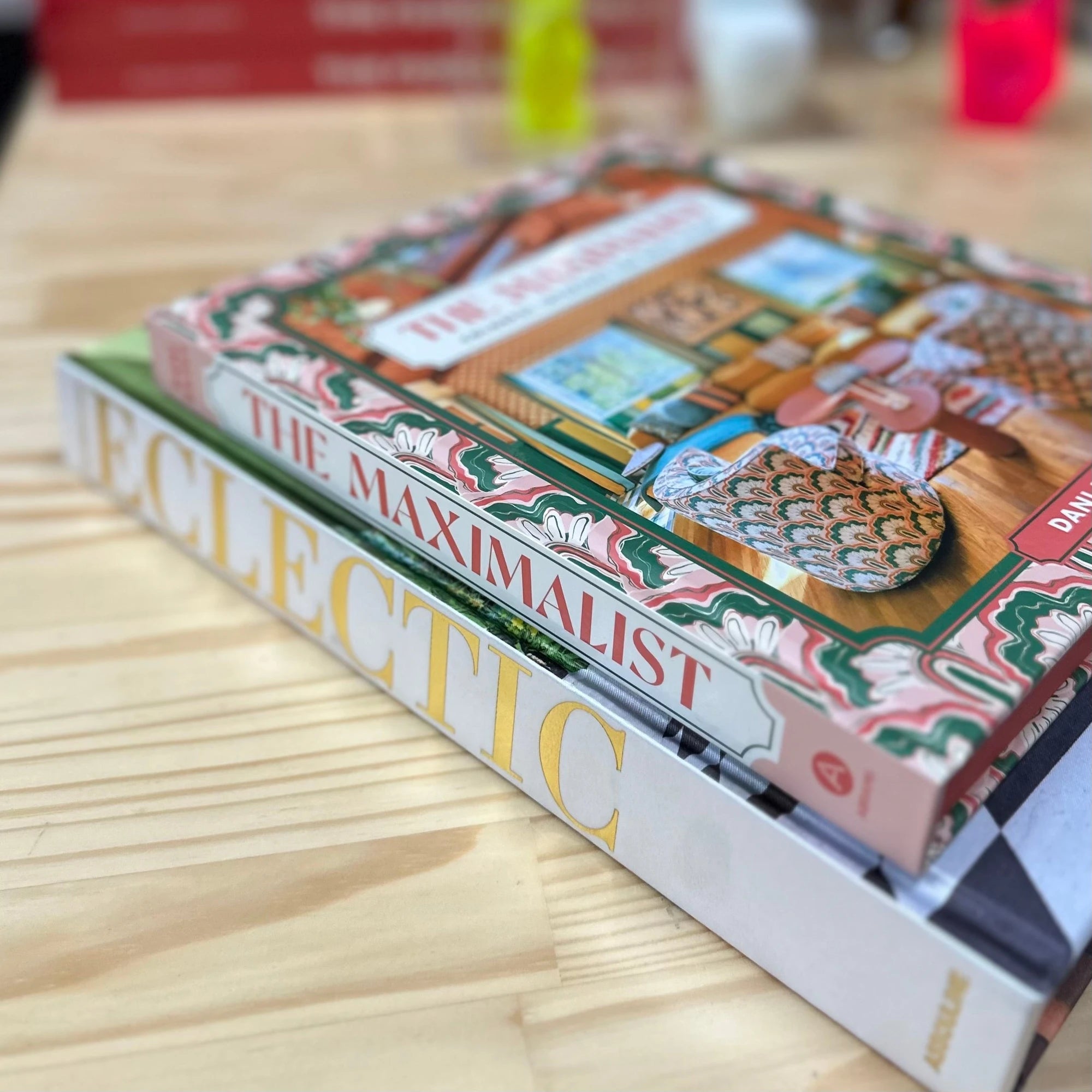 Livro The Maximalist: Colorful Interiors For Bold Living Abrams Books - Modern Mood [WEBP]