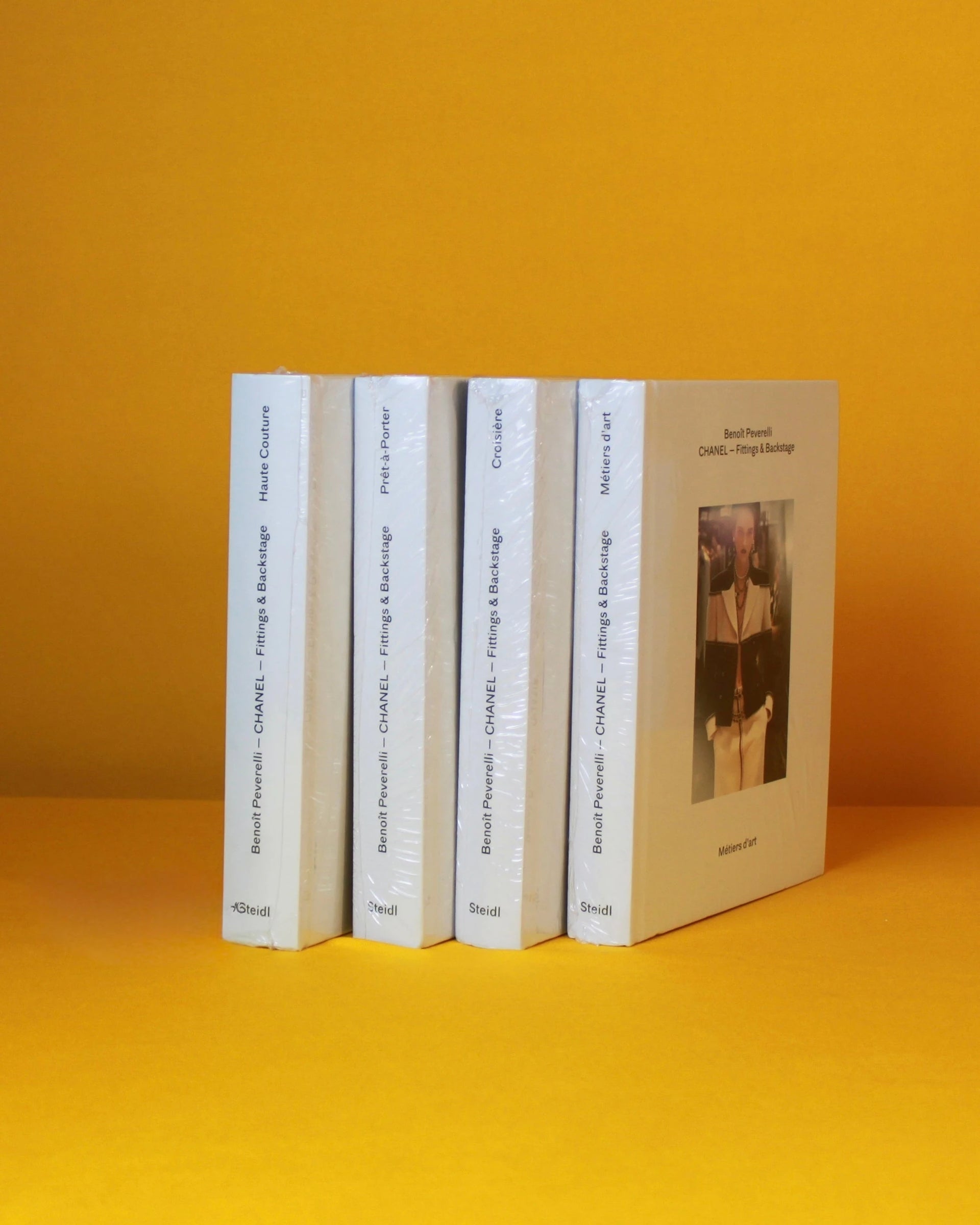 Livro Chanel – Fittings and Backstage – Métiers d’Art - Modern Mood [WEBP]