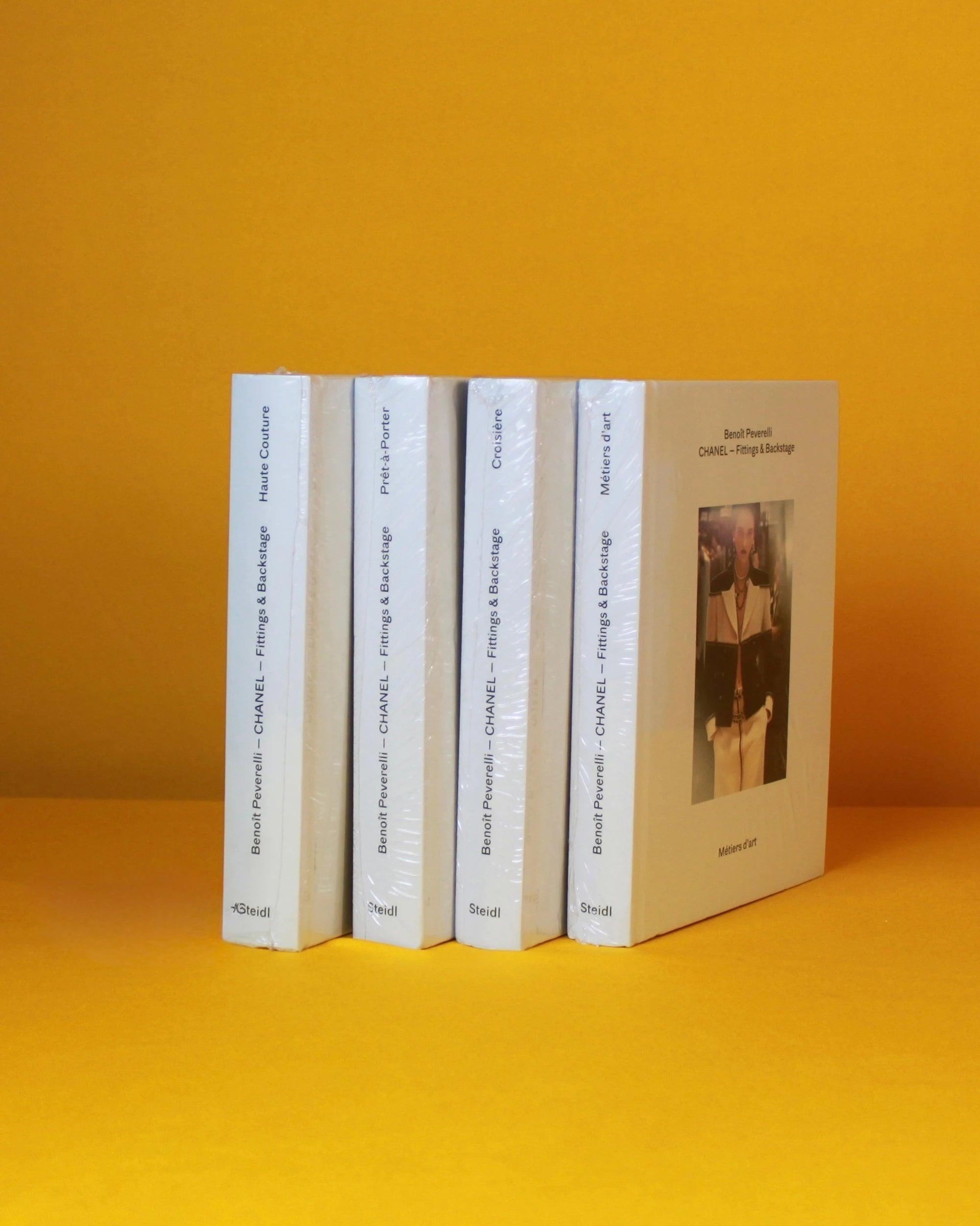 Livro Chanel – Fittings and Backstage – Métiers d’Art - Modern Mood [WEBP]