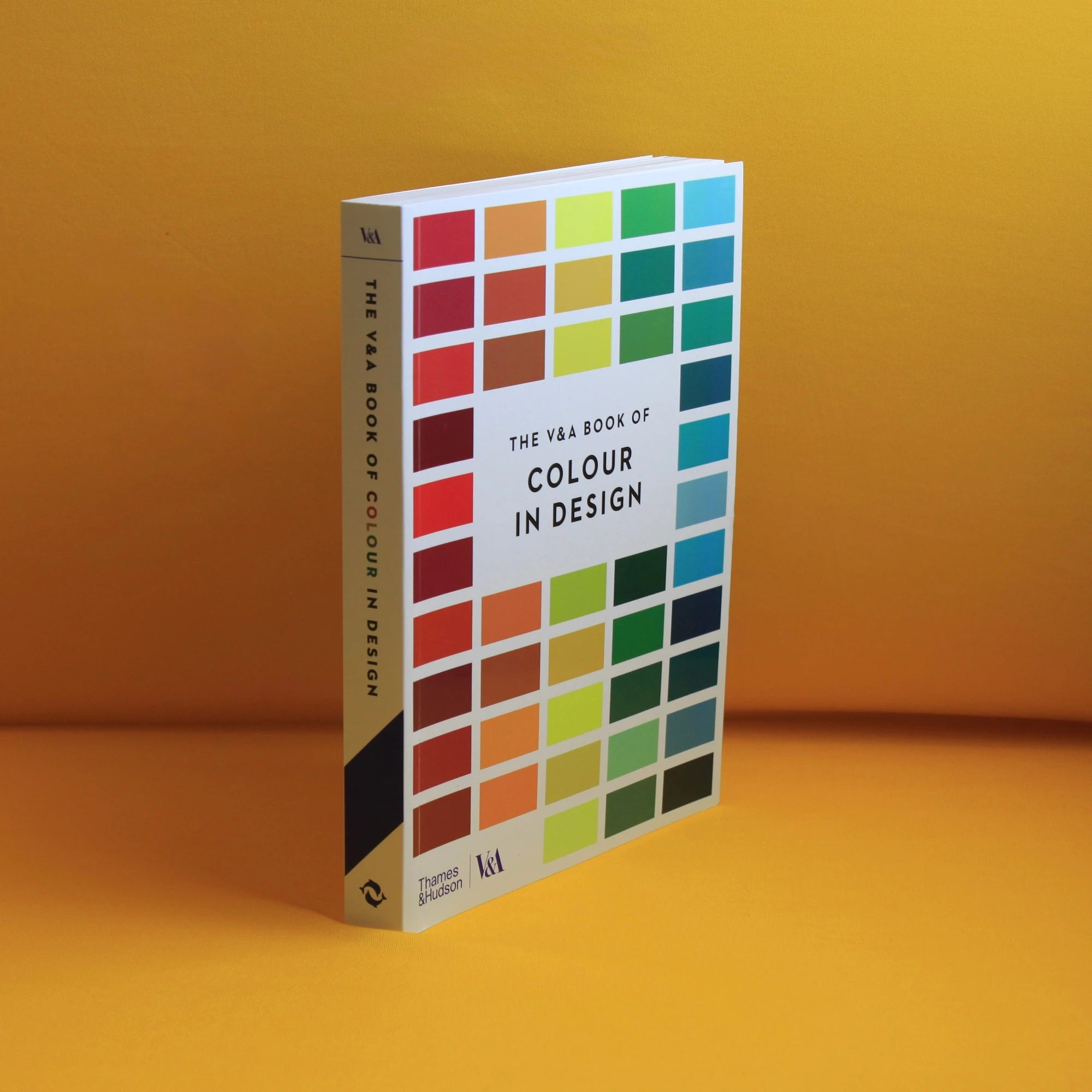Capa do livro The V&A Book of Colour in Design, Thames & Hudson, coffee table book de design e cores [WEBP]