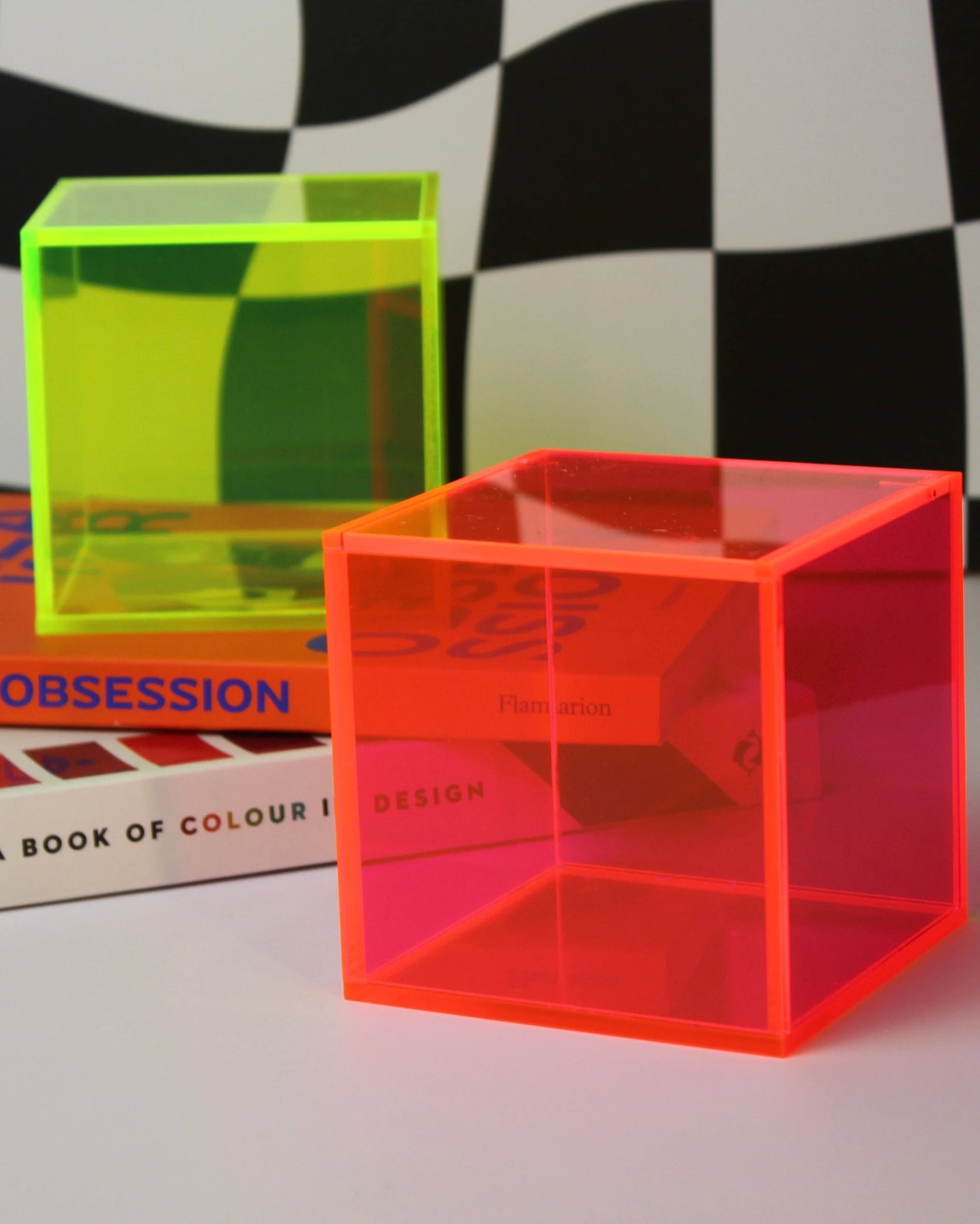 MOOD Box caixa organizadora em acrílico translúcido neon 10x10 cm com tampa basculante Modern Mood [WEBP]
