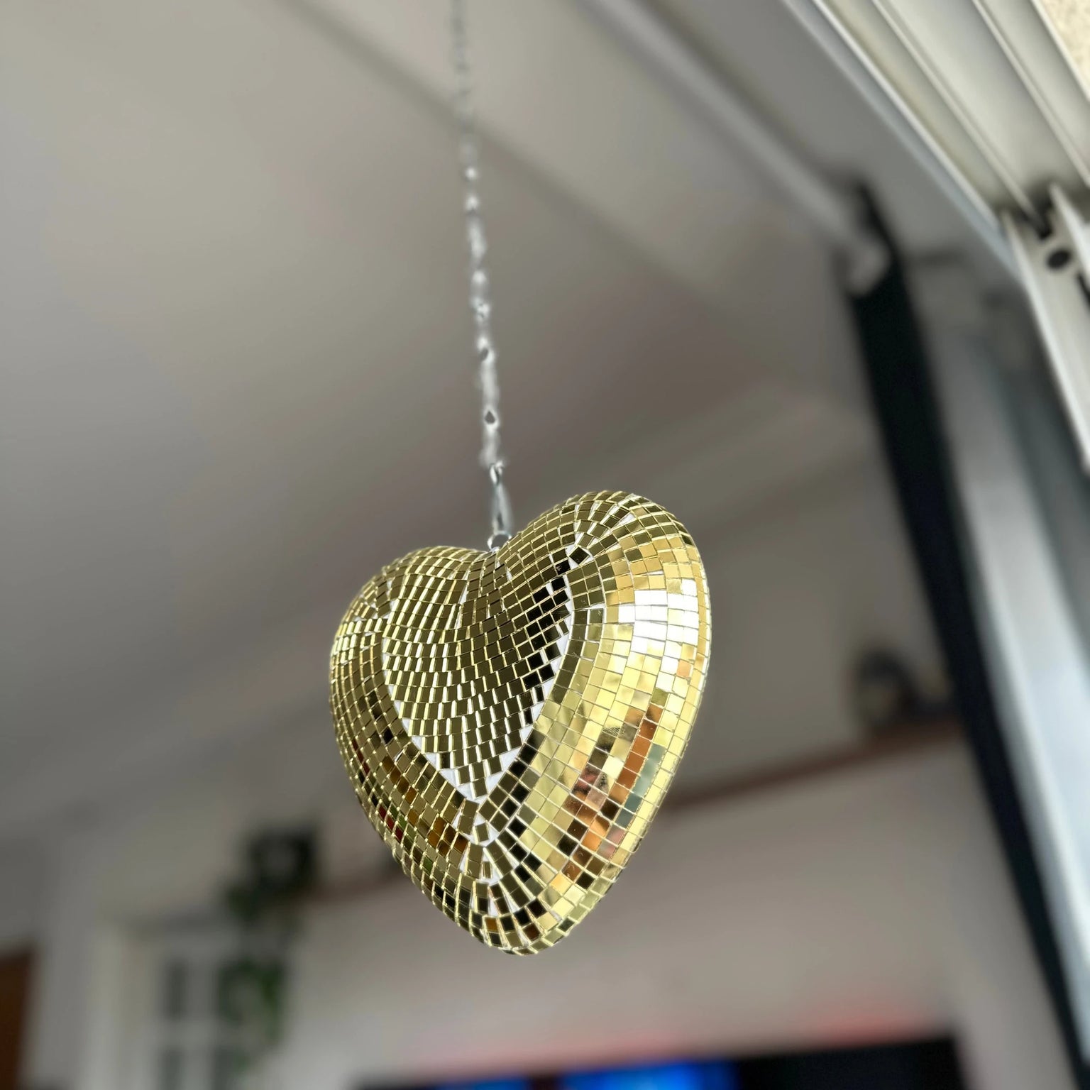 Coração Disco com microespelhos e corrente para pendurar, decoração brilhante 15,5 cm, nas cores dourado ou prata [WEBP]