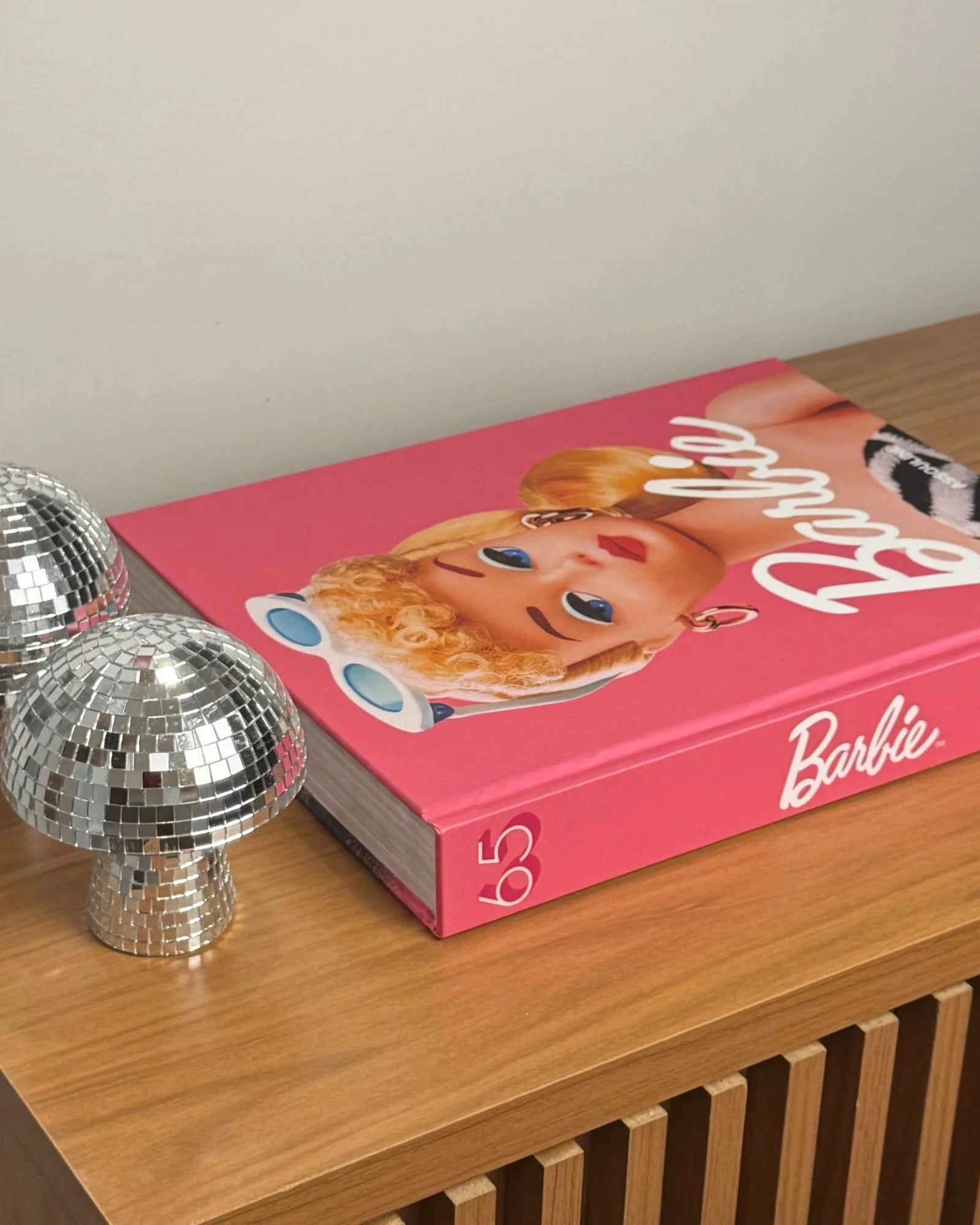 Livro Assouline Barbie - Modern Mood [WEBP]