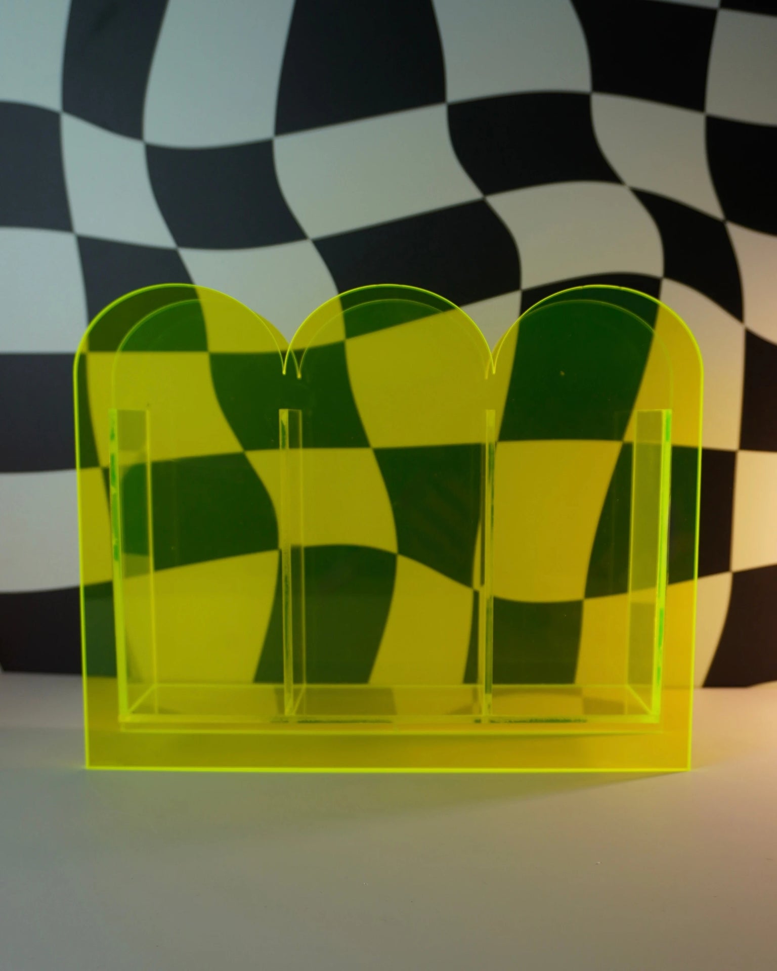 Vaso Cloud triplo de acrílico neon translúcido com design escultural e três compartimentos decorativos [WEBP]