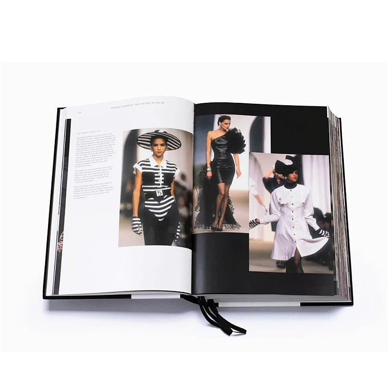 Livro Chanel - Catwalk - The Complete Collections Revised Edition Thames & Hudson - Modern Mood [WEBP]