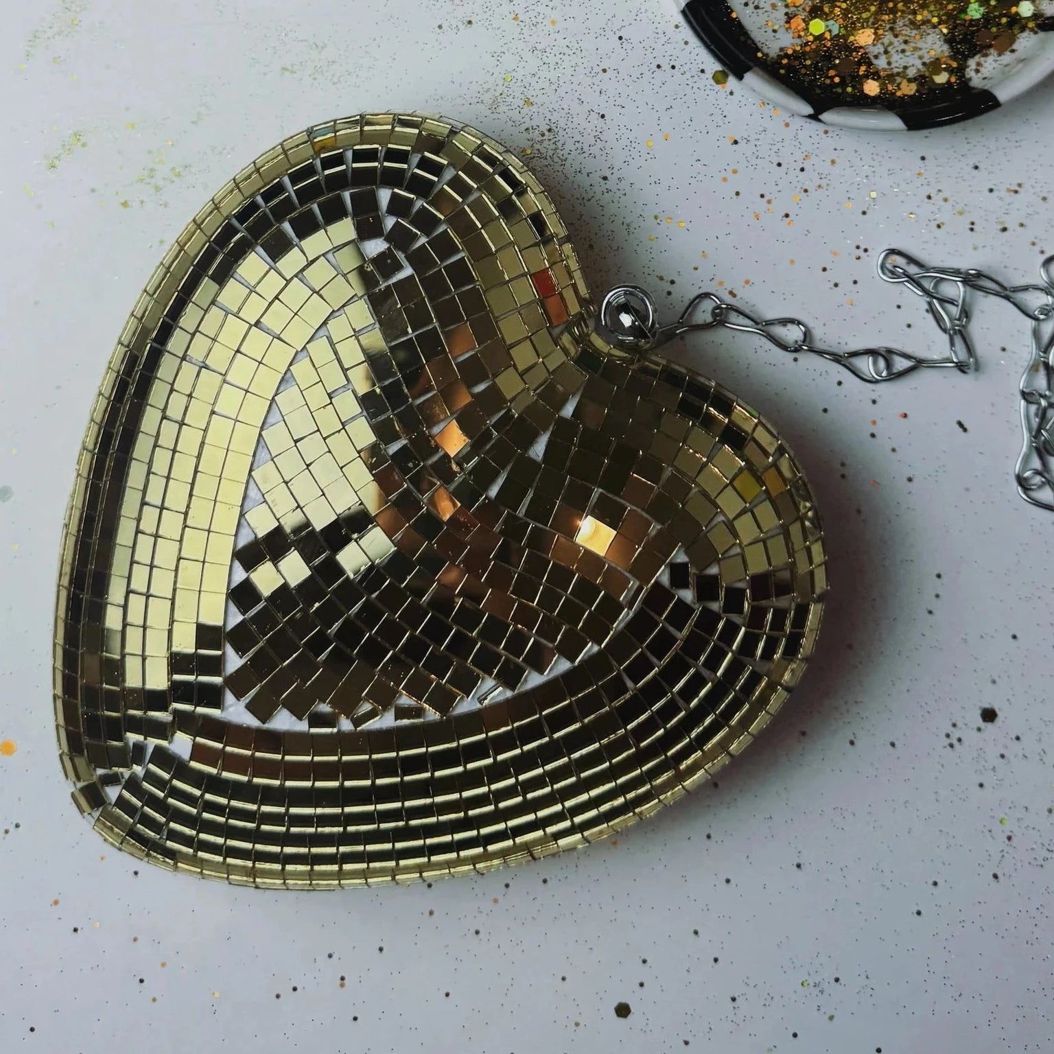 Coração Disco com microespelhos e corrente para pendurar, decoração brilhante 15,5 cm, nas cores dourado ou prata [WEBP]