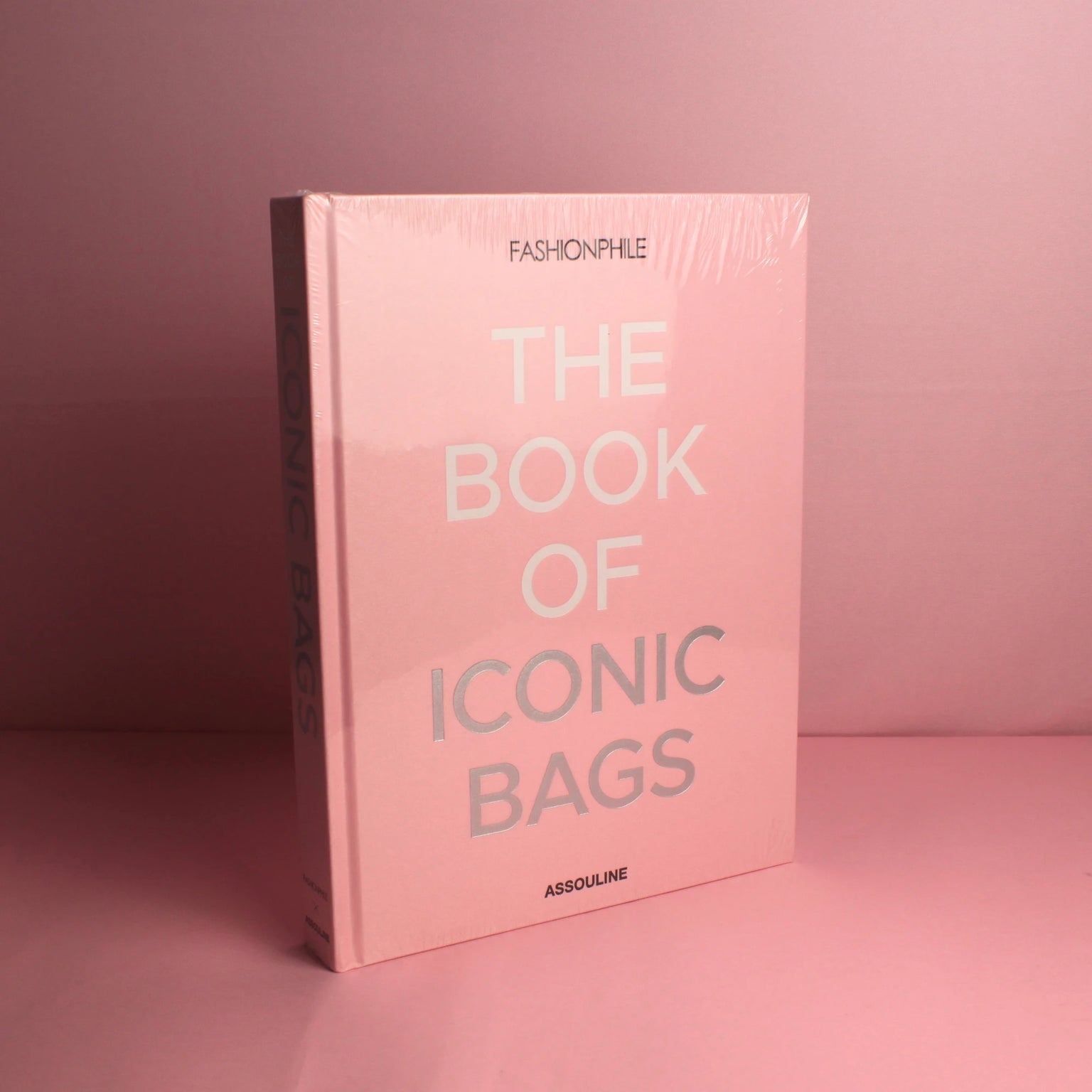 Livro The Book Of Iconic Bags Assouline - Produto premium da coleção Modern Mood [WEBP]