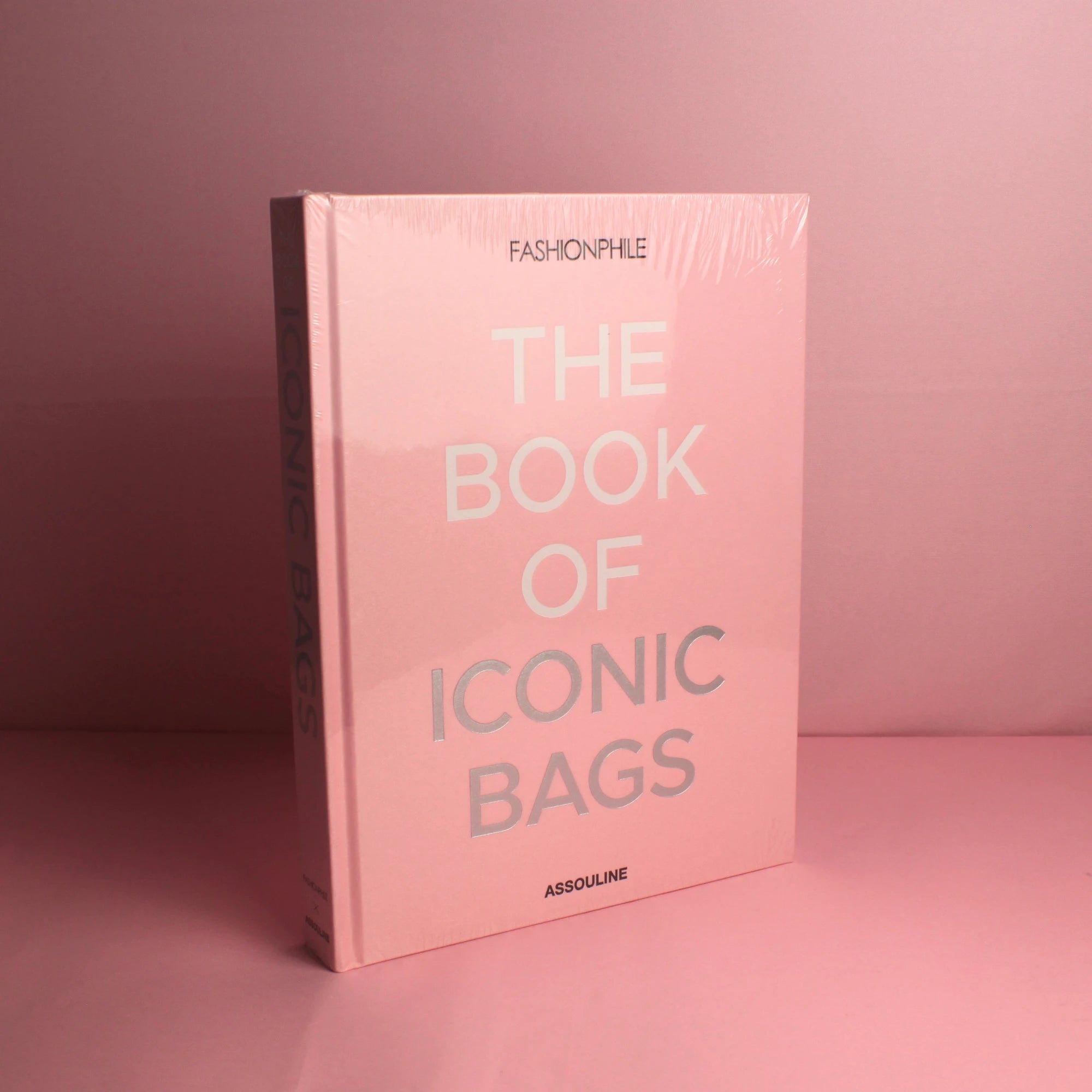 Livro Assouline Iconic Bags em capa dura, coffee table book de moda de luxo para decoração e coleção