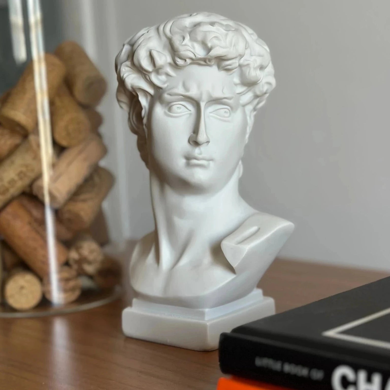 Vaso David decorativo em resina off-white, estilo escultural, para plantas pequenas e arranjos secos [WEBP]