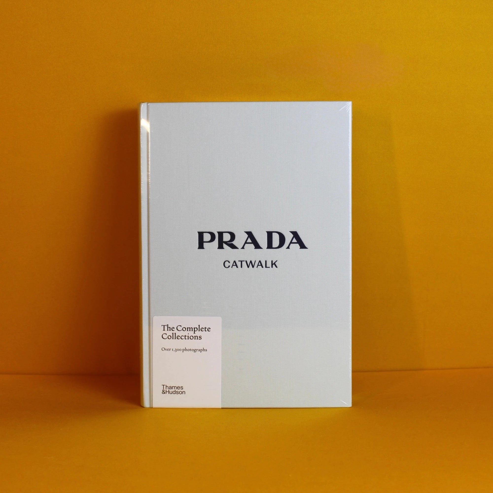 Livro Catwalk Prada - Thames & Hudson - Modern Mood [WEBP]