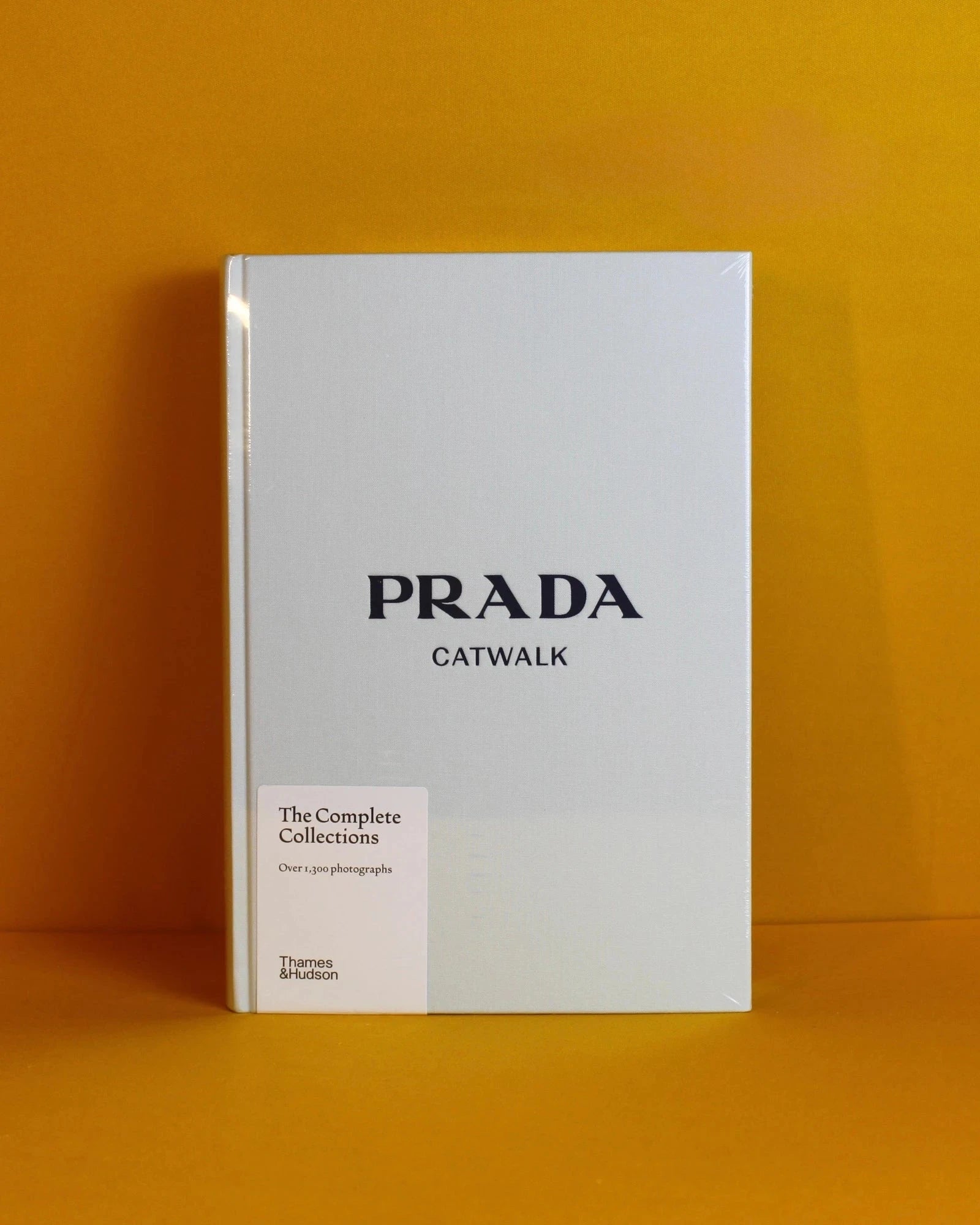 Livro Catwalk Prada - Thames & Hudson - Modern Mood [WEBP]