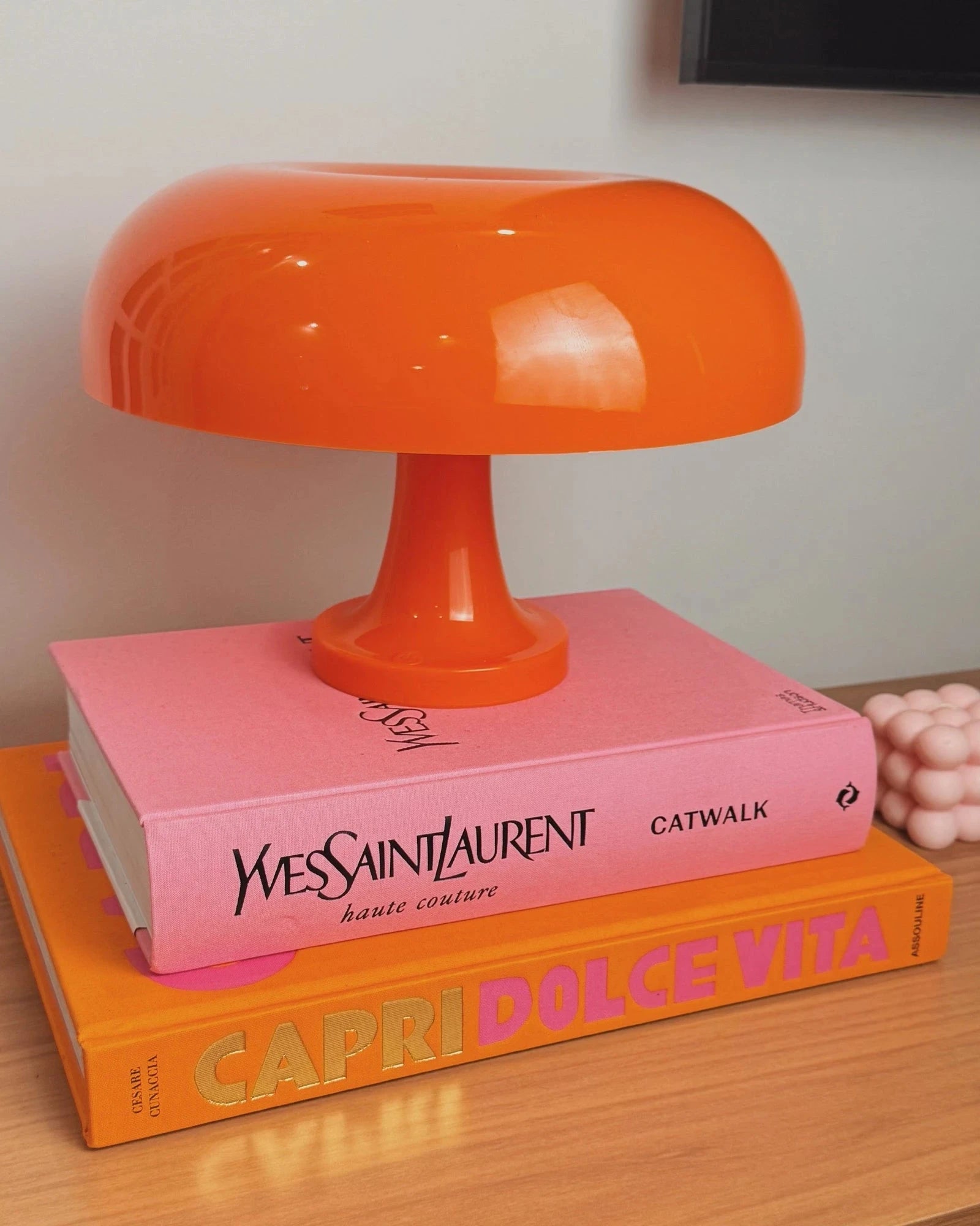 Livro Catwalk Yves Saint Laurent - Modern Mood [WEBP]
