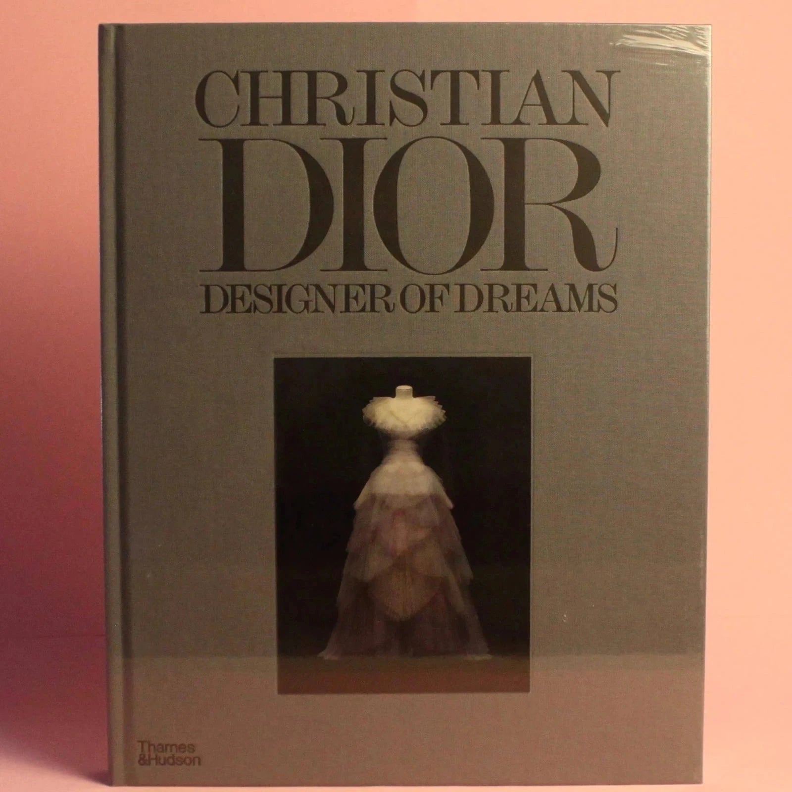 Livro Christian Dior: Designer of Dreams (Thames & Hudson), capa dura de luxo com efeito interativo - Modern Mood [WEBP]