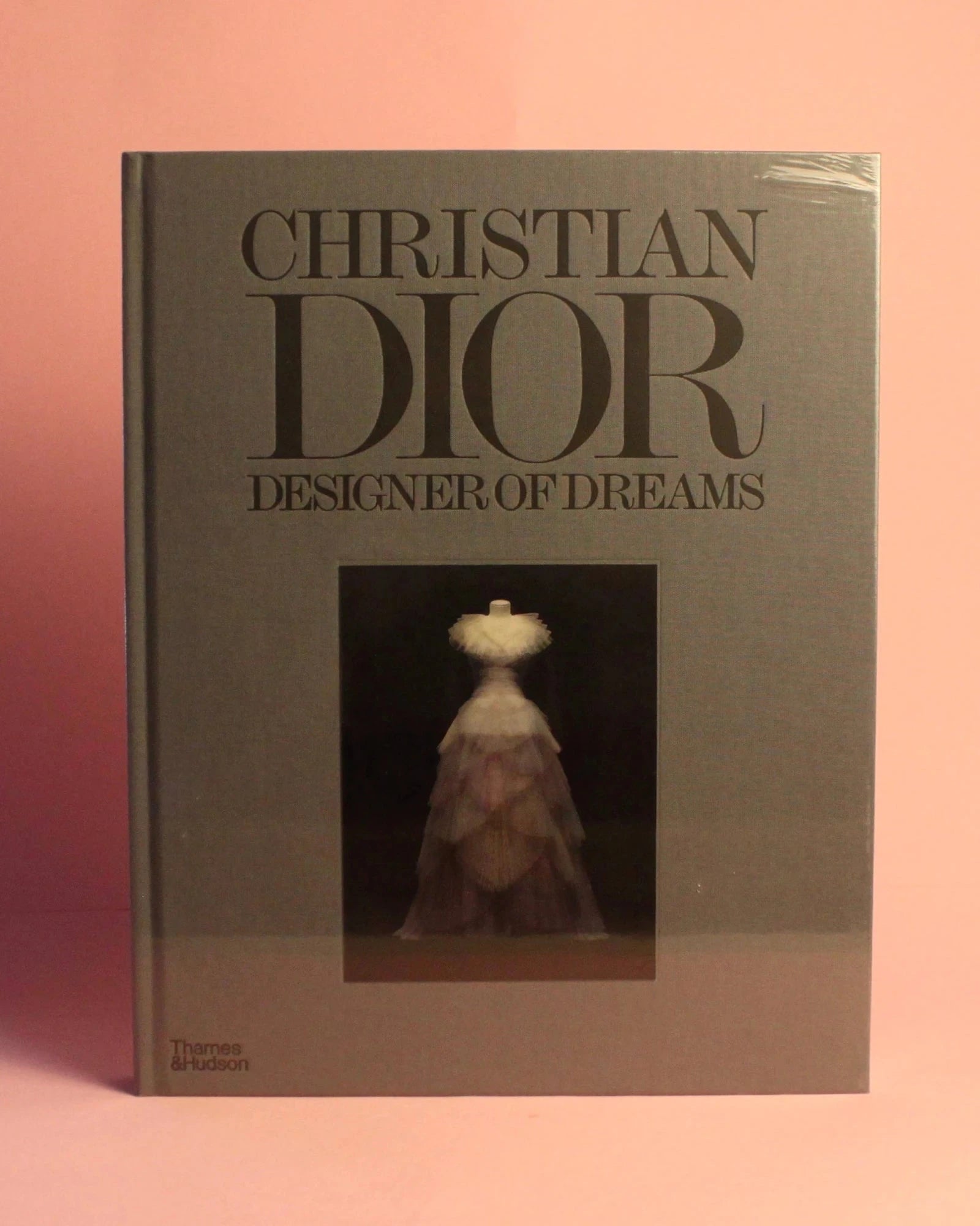 Livro Christian Dior: Designer of Dreams (Thames & Hudson), capa dura de luxo com efeito interativo - Modern Mood [WEBP]