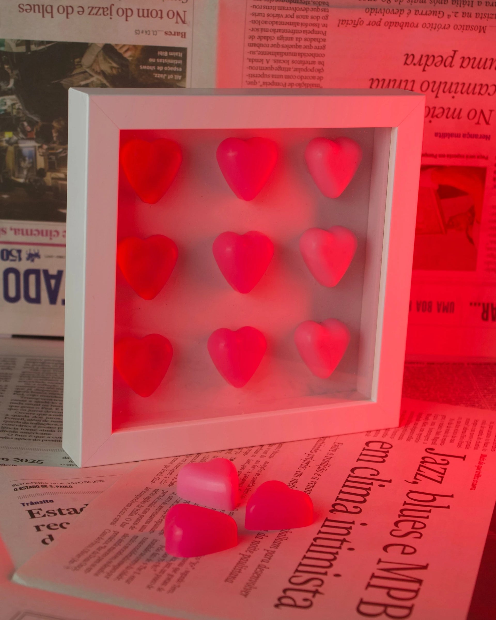 LOVE GALLERY - Quadro de Corações com Moldura [WEBP]