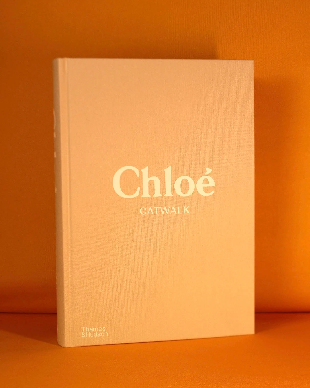 Livro Chloé Catwalk Thames & Hudson - Modern Mood [WEBP]
