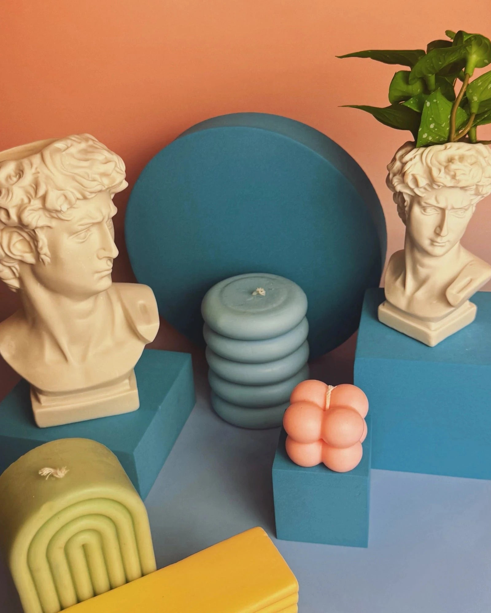Vaso David decorativo em resina off-white, estilo escultural, para plantas pequenas e arranjos secos [WEBP]