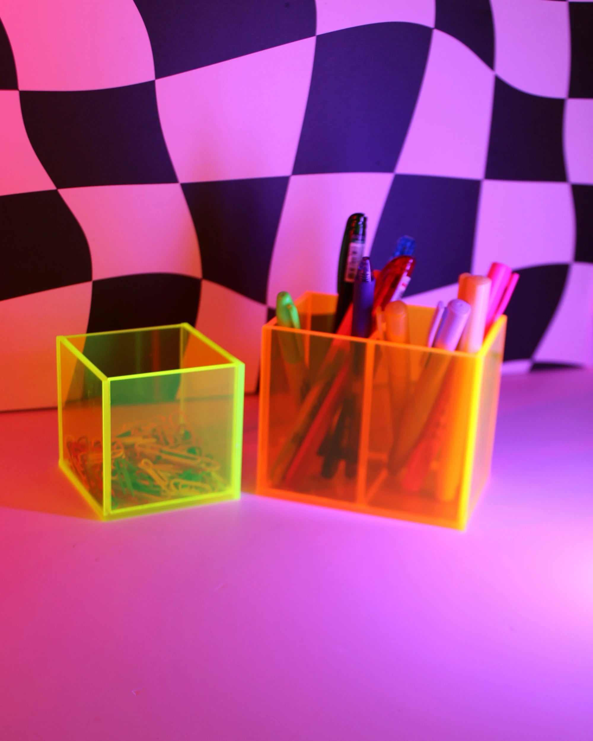 Desk Box - Porta Caneta Duplo de Acrílico Neon [WEBP]