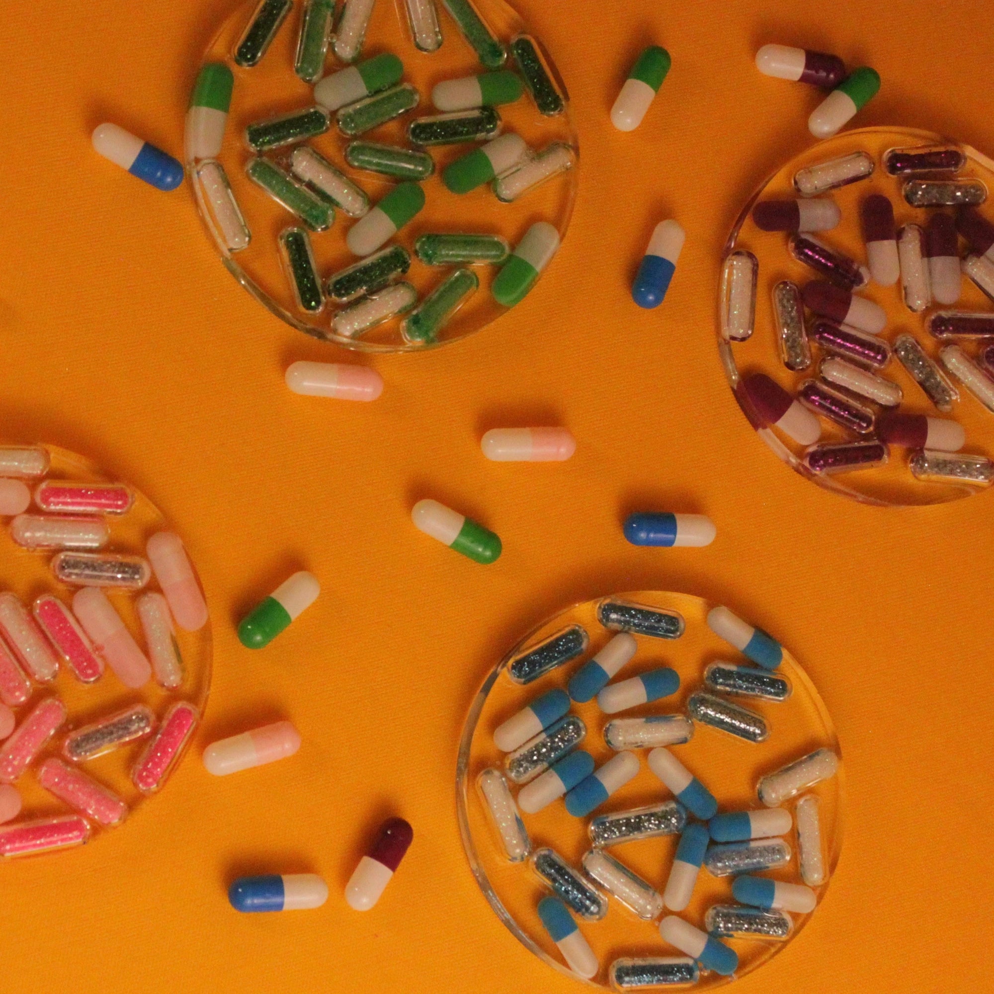 Daily Dose - Porta Copos com Pilulas - Modern Mood [WEBP]