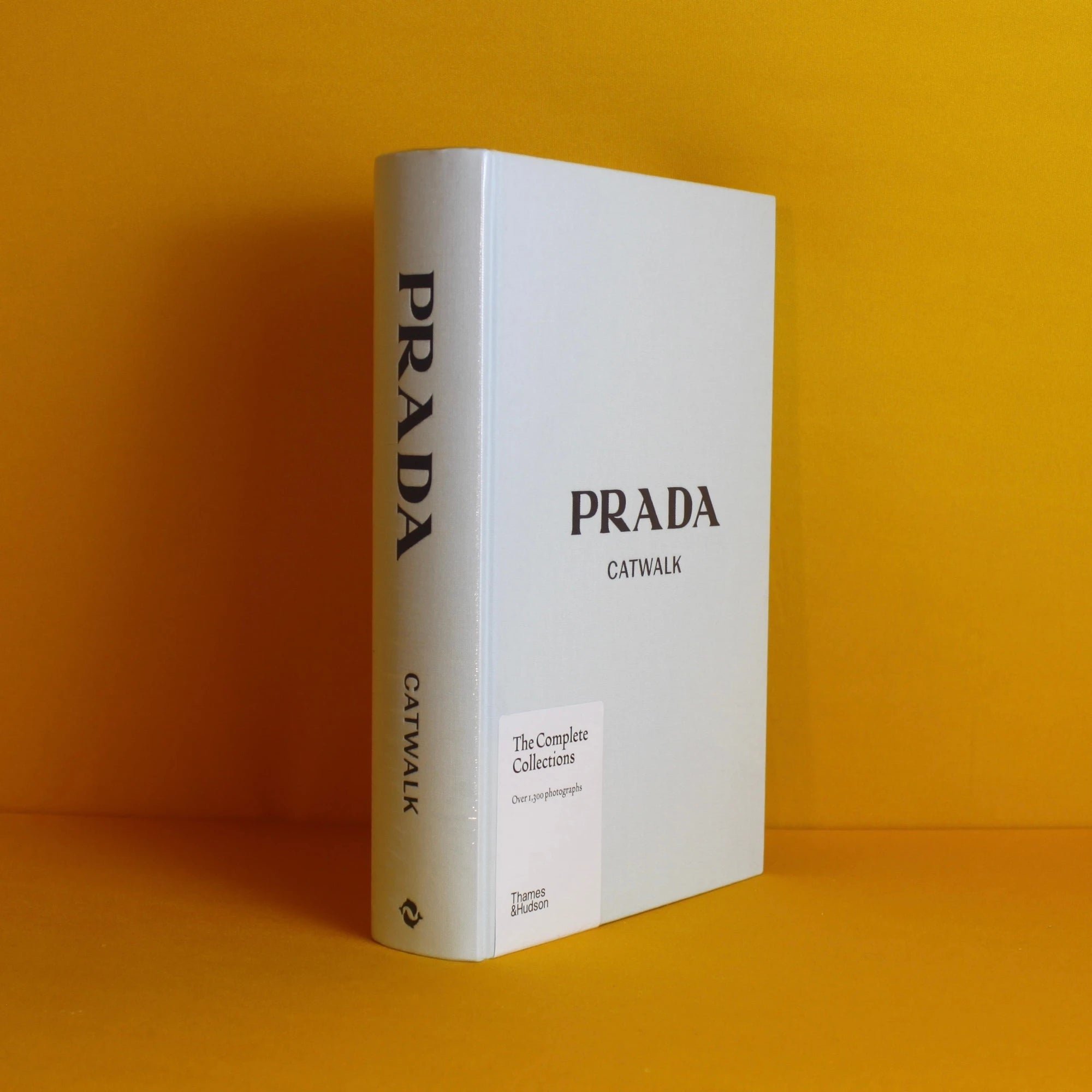 Livro Catwalk Prada - Thames & Hudson - Modern Mood [WEBP]