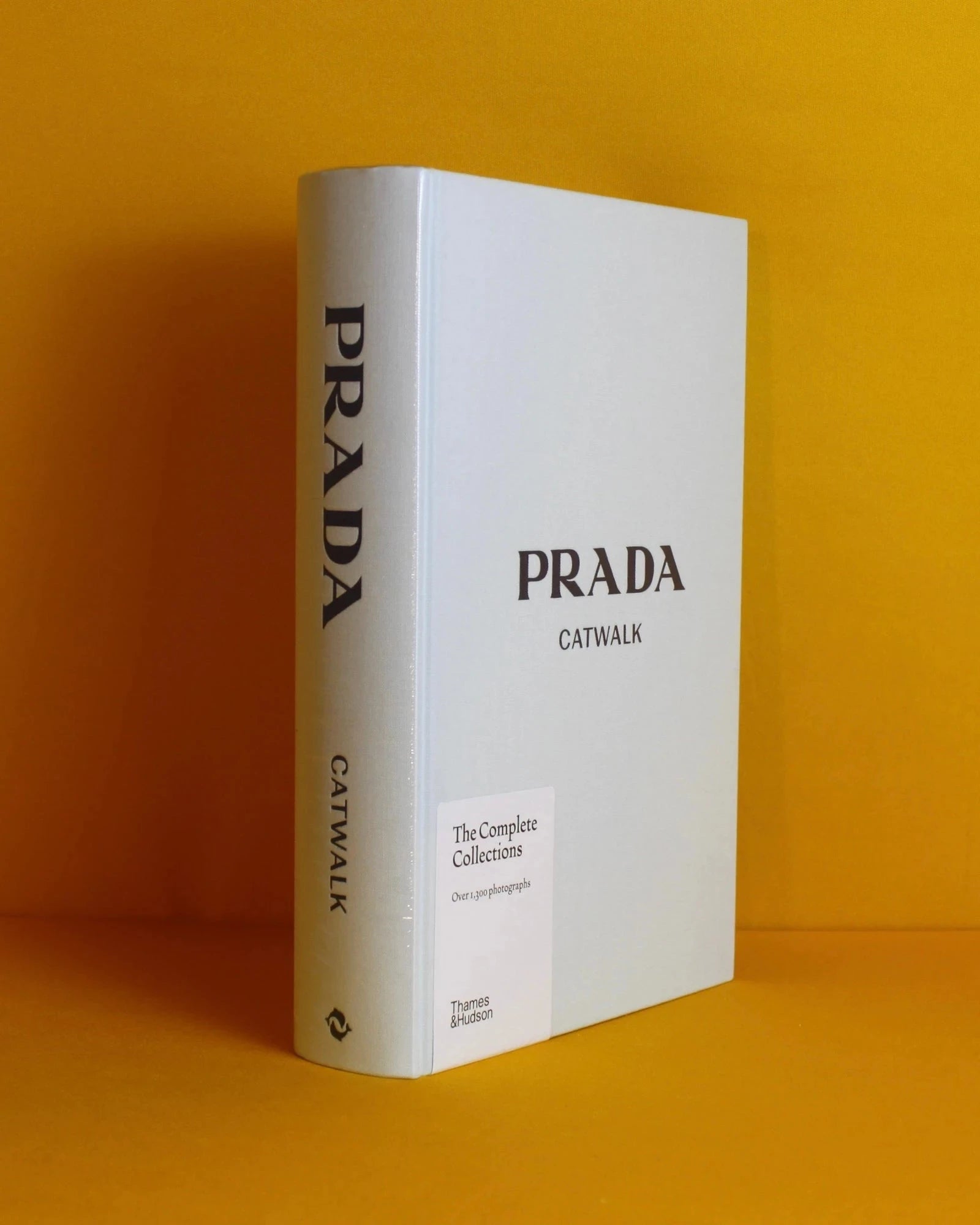 Livro Catwalk Prada - Thames & Hudson - Modern Mood [WEBP]