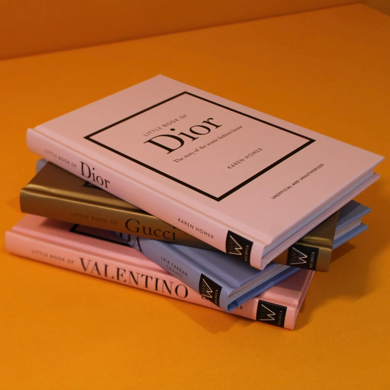 Livro Little Book of Valentino: A História da Maison do Glamour (Capa Dura) - Modern Mood [WEBP]