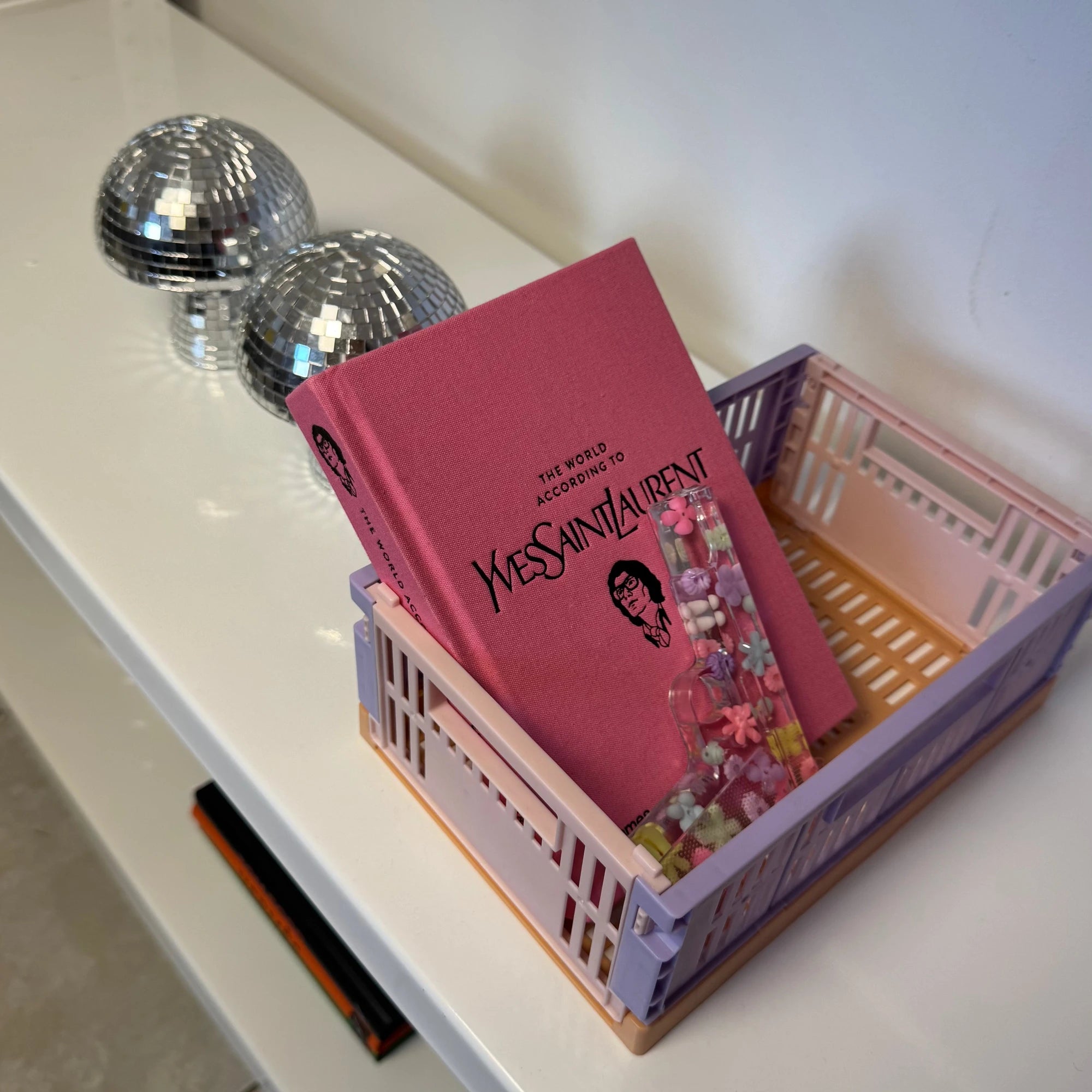 Livro "The World according to Yves Saint Laurent" - Modern Mood [WEBP]