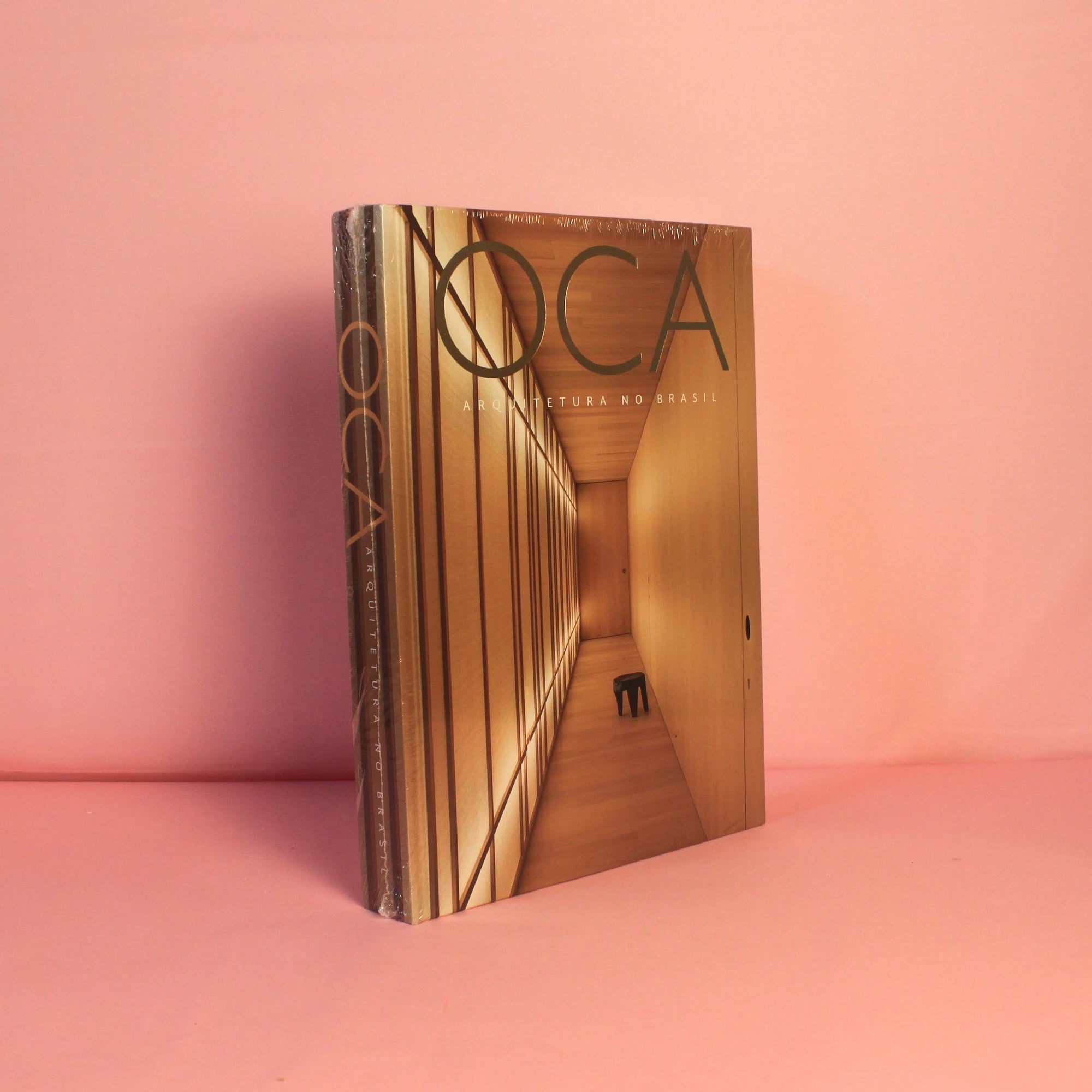 Livro OCA Arquitetura no Brasil em capa dura, coffee table book de luxo para decoração | Modern Mood [WEBP]